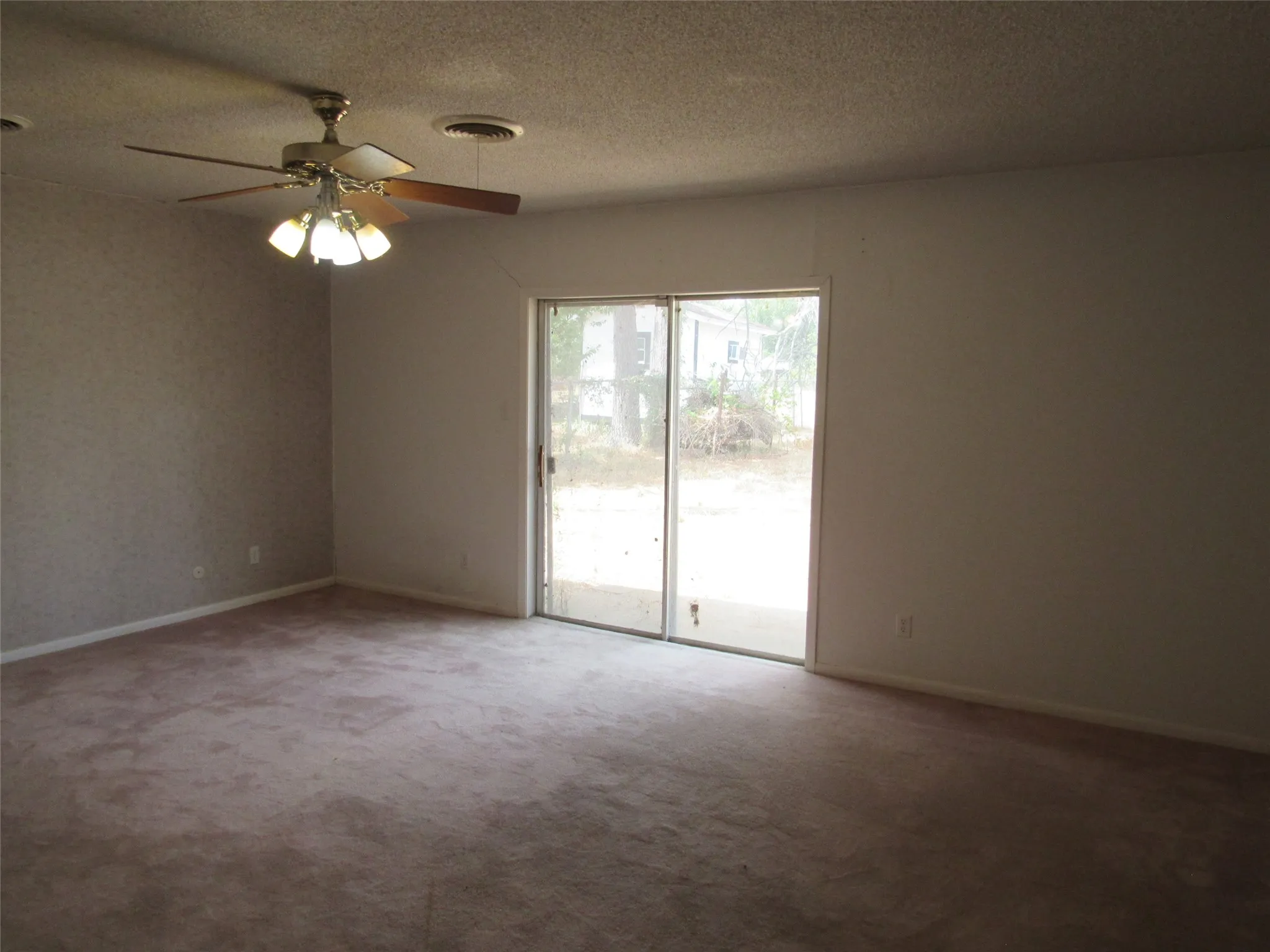 Single Family Residence For Sale in Falls County , 423 W Anders Street, Marlin, Texas 76661, 3 Bedroom, 2 Bathroom, 2 Garage spaces, 2,392 Sqft, built in 1973, Price $129,000, mls#21359248, Real Estate Agent in Marlin, Homes For Sale in Falls county, Homes For Sale in Marlin, Realtor in Marlin Texas, Real Estate Brokerage Independent Realty Texas, Luminita Cordes Realtor