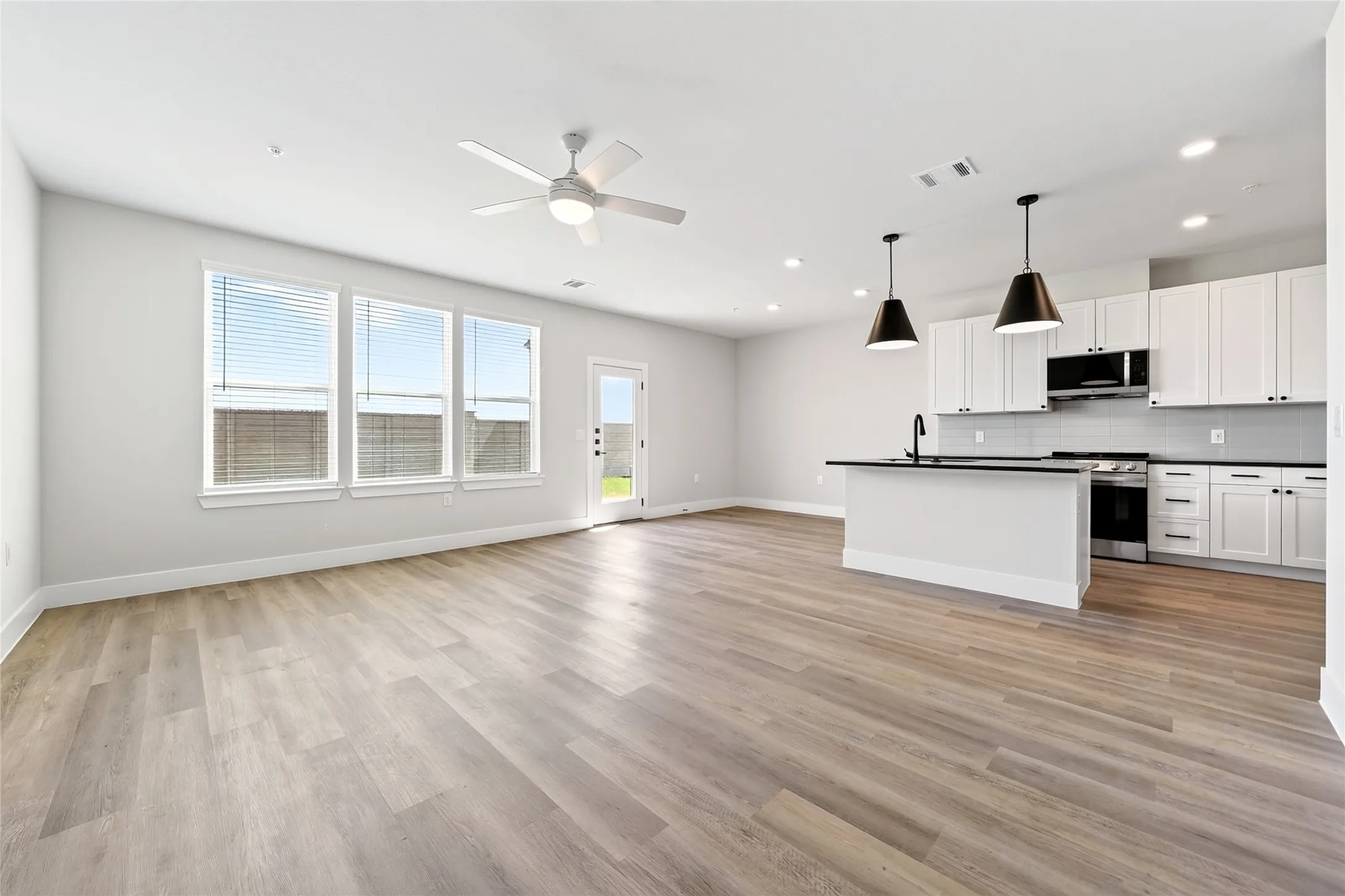 Townhouse For Rent in Collin County , 207 Melody Lane, Melissa, Texas 75454, 3 Bedroom, 3 Bathroom, 2 Garage spaces, 1,798 Sqft, built in 2026, mls#21361133, Real Estate Agent in Melissa, Homes For Rent in Collin county, Homes For Rent in Melissa, Realtor in Melissa Texas, Real Estate Brokerage Independent Realty Texas, Luminita Cordes Realtor