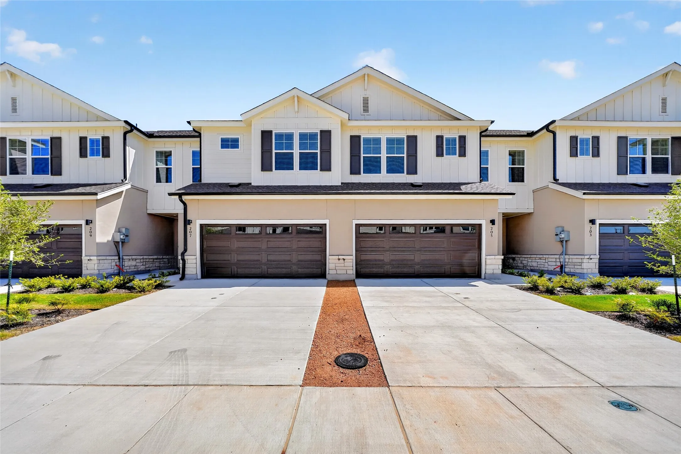 Townhouse For Rent in Collin County , 207 Melody Lane, Melissa, Texas 75454, 3 Bedroom, 3 Bathroom, 2 Garage spaces, 1,798 Sqft, built in 2026, mls#21361133, Real Estate Agent in Melissa, Homes For Rent in Collin county, Homes For Rent in Melissa, Realtor in Melissa Texas, Real Estate Brokerage Independent Realty Texas, Luminita Cordes Realtor