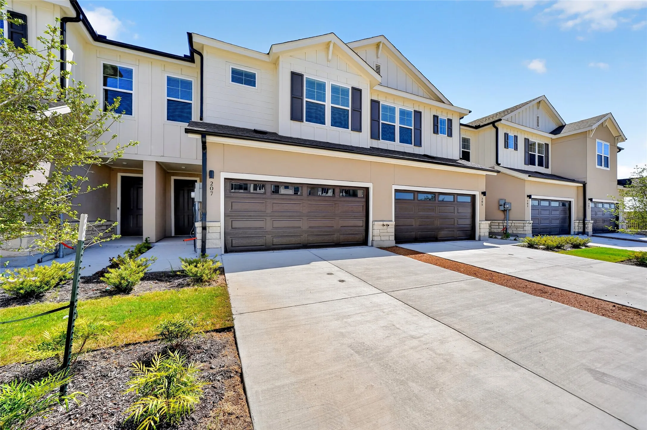 Townhouse For Rent in Collin County , 207 Melody Lane, Melissa, Texas 75454, 3 Bedroom, 3 Bathroom, 2 Garage spaces, 1,798 Sqft, built in 2026, mls#21361133, Real Estate Agent in Melissa, Homes For Rent in Collin county, Homes For Rent in Melissa, Realtor in Melissa Texas, Real Estate Brokerage Independent Realty Texas, Luminita Cordes Realtor