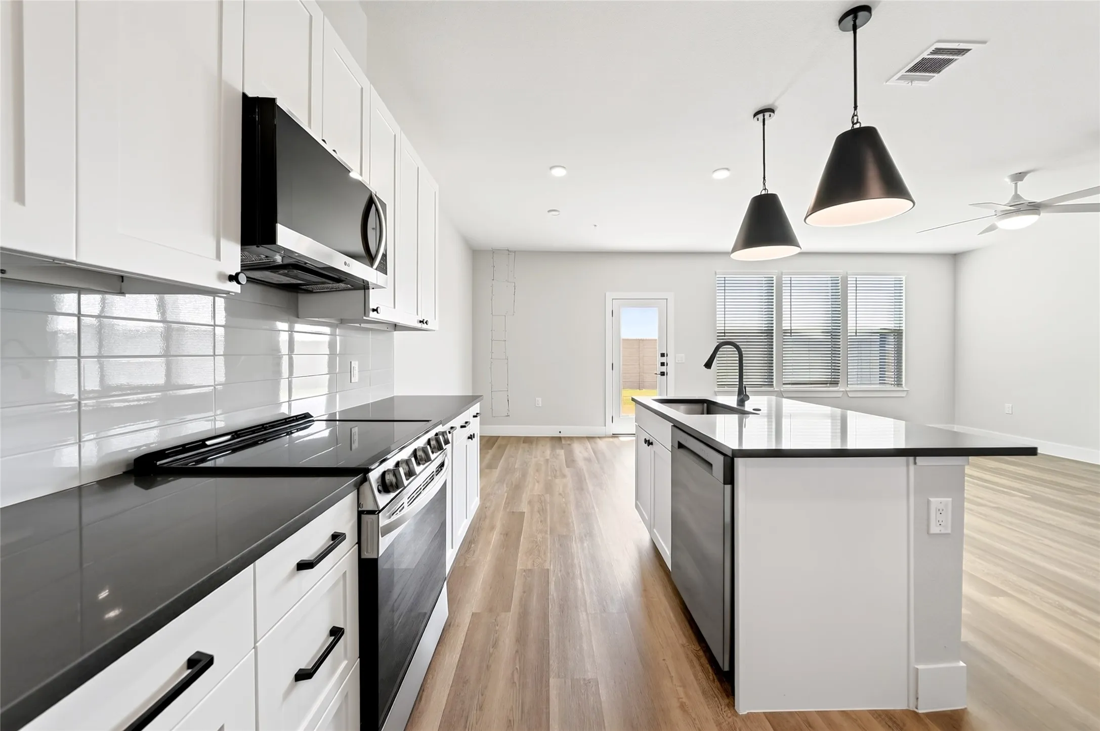 Townhouse For Rent in Collin County , 221 Melody Lane, Melissa, Texas 75454, 3 Bedroom, 3 Bathroom, 2 Garage spaces, 1,798 Sqft, built in 2026, mls#21360880, Real Estate Agent in Melissa, Homes For Rent in Collin county, Homes For Rent in Melissa, Realtor in Melissa Texas, Real Estate Brokerage Independent Realty Texas, Luminita Cordes Realtor