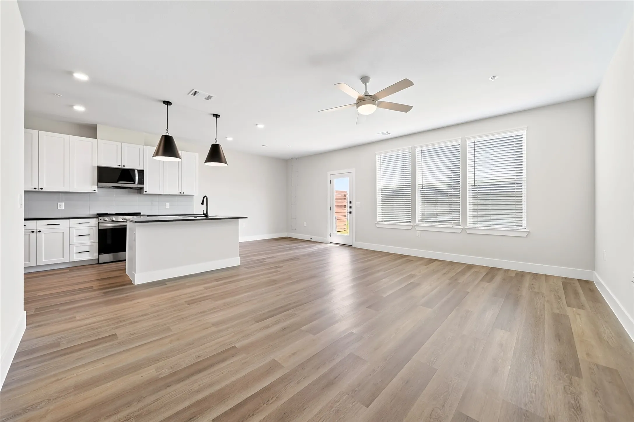 Townhouse For Rent in Collin County , 221 Melody Lane, Melissa, Texas 75454, 3 Bedroom, 3 Bathroom, 2 Garage spaces, 1,798 Sqft, built in 2026, mls#21360880, Real Estate Agent in Melissa, Homes For Rent in Collin county, Homes For Rent in Melissa, Realtor in Melissa Texas, Real Estate Brokerage Independent Realty Texas, Luminita Cordes Realtor