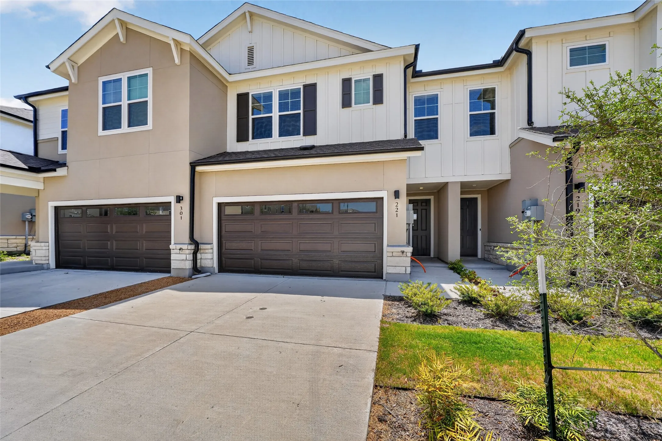 Townhouse For Rent in Collin County , 221 Melody Lane, Melissa, Texas 75454, 3 Bedroom, 3 Bathroom, 2 Garage spaces, 1,798 Sqft, built in 2026, mls#21360880, Real Estate Agent in Melissa, Homes For Rent in Collin county, Homes For Rent in Melissa, Realtor in Melissa Texas, Real Estate Brokerage Independent Realty Texas, Luminita Cordes Realtor