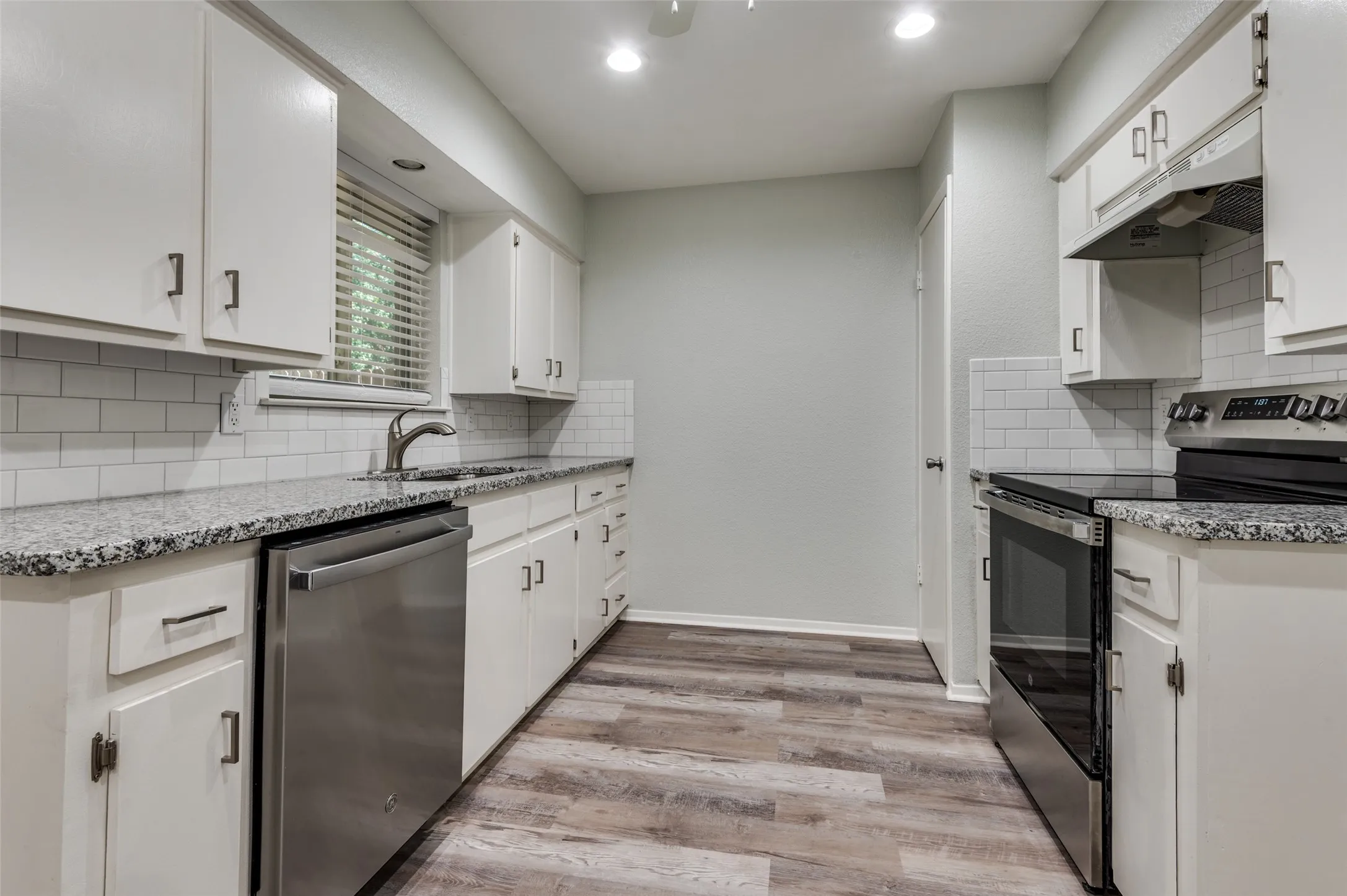 Single Family Residence For Sale in Dallas County , 1902 Glenwick Lane, Irving, Texas 75060, 3 Bedroom, 2 Bathroom, 2 Garage spaces, 1,250 Sqft, built in 1969, mls#21361263, Real Estate Agent in Irving, Homes For Sale in Dallas county, Homes For Sale in Irving, Realtor in Irving Texas, Real Estate Brokerage Independent Realty Texas, Luminita Cordes Realtor
