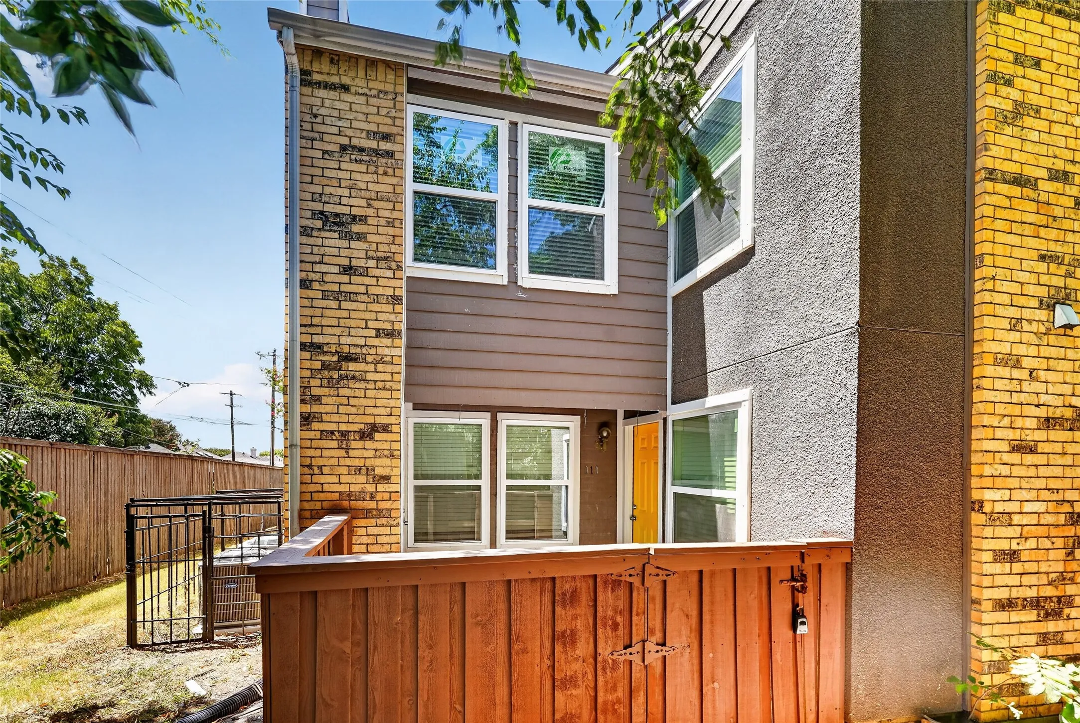 Condominium For Rent in Dallas County , 9170 FOREST Lane 111, Dallas, Texas 75243, 2 Bedroom, 3 Bathroom, Garage spaces, 1,008 Sqft, built in 1981, Price $1,750, mls#21361271, Real Estate Agent in Dallas, Homes For Rent in Dallas county, Homes For Rent in Dallas, Realtor in Dallas Texas, Real Estate Brokerage Independent Realty Texas, Luminita Cordes Realtor