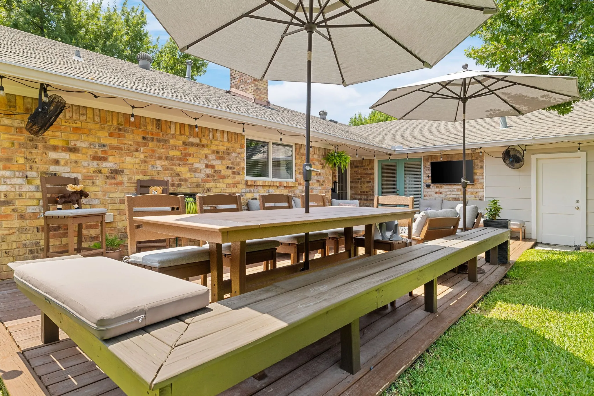 Single Family Residence For Sale in Dallas County , 7617 La Risa Drive, Dallas, Texas 75248, 3 Bedroom, 3 Bathroom, 2 Garage spaces, 2,197 Sqft, built in 1966, mls#21361272, Real Estate Agent in Dallas, Homes For Sale in Dallas county, Homes For Sale in Dallas, Realtor in Dallas Texas, Real Estate Brokerage Independent Realty Texas, Luminita Cordes Realtor