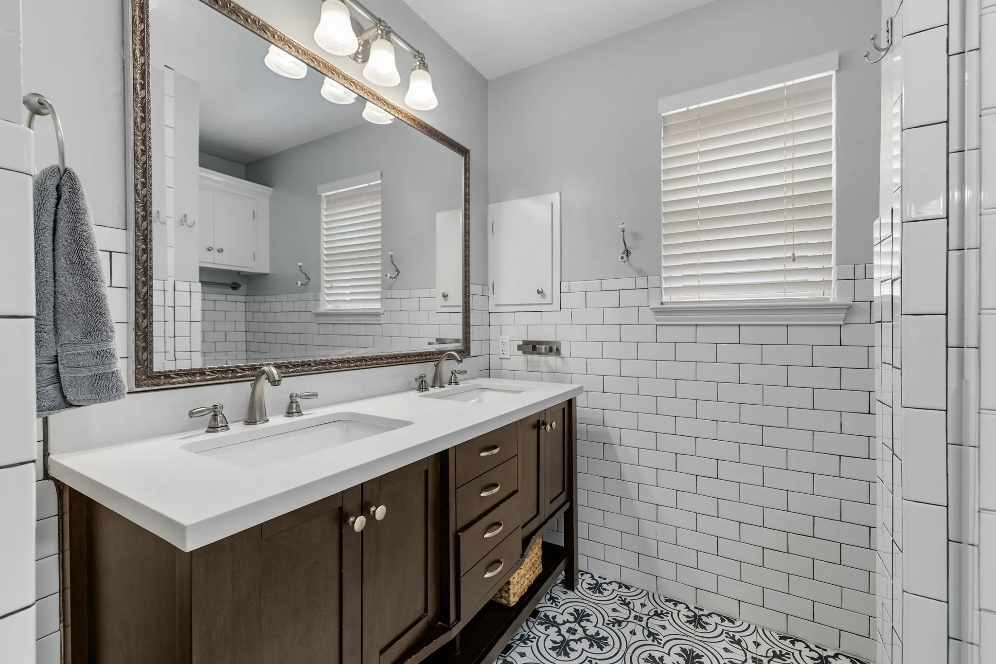 Single Family Residence For Sale in Dallas County , 7617 La Risa Drive, Dallas, Texas 75248, 3 Bedroom, 3 Bathroom, 2 Garage spaces, 2,197 Sqft, built in 1966, mls#21361272, Real Estate Agent in Dallas, Homes For Sale in Dallas county, Homes For Sale in Dallas, Realtor in Dallas Texas, Real Estate Brokerage Independent Realty Texas, Luminita Cordes Realtor