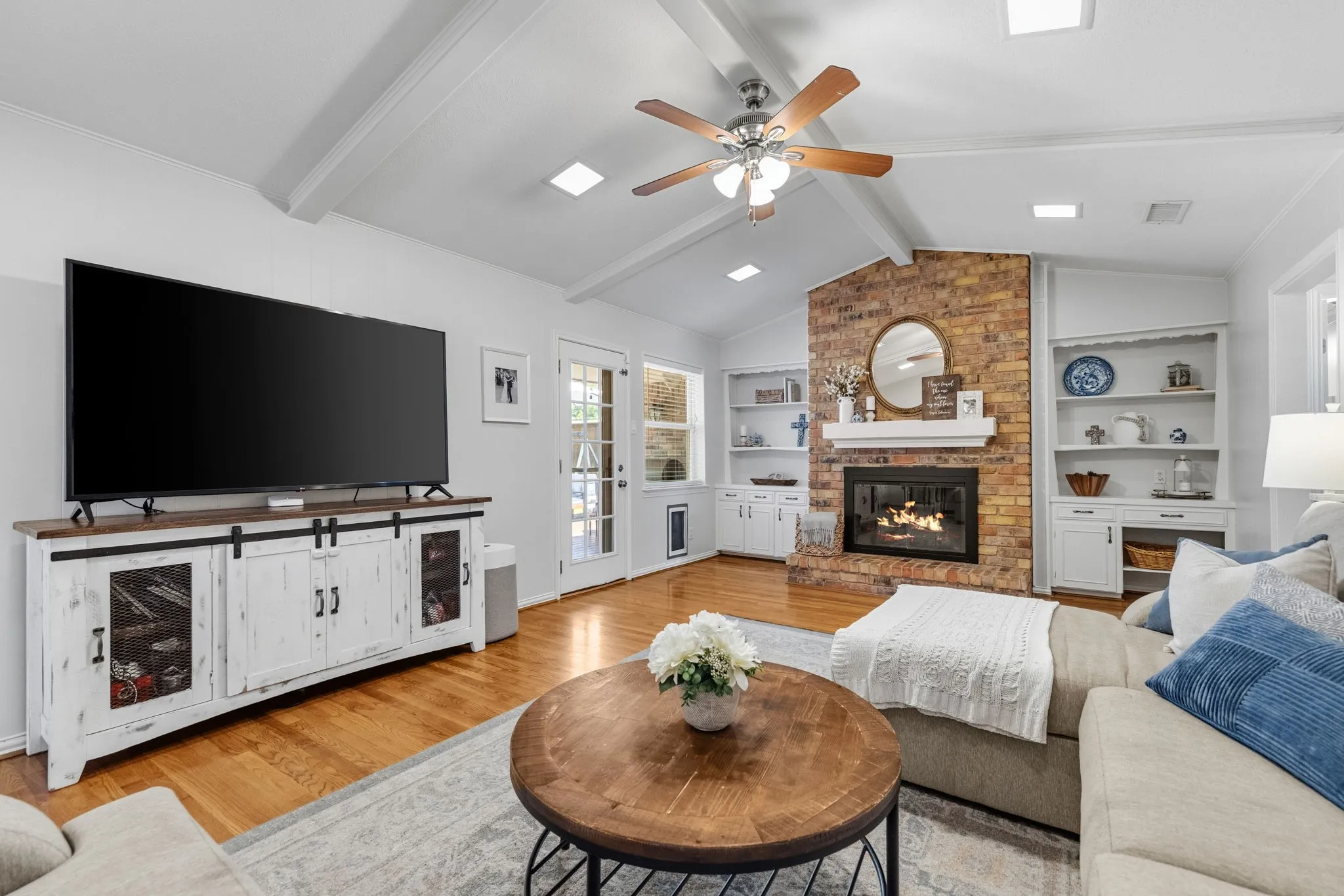 Single Family Residence For Sale in Dallas County , 7617 La Risa Drive, Dallas, Texas 75248, 3 Bedroom, 3 Bathroom, 2 Garage spaces, 2,197 Sqft, built in 1966, mls#21361272, Real Estate Agent in Dallas, Homes For Sale in Dallas county, Homes For Sale in Dallas, Realtor in Dallas Texas, Real Estate Brokerage Independent Realty Texas, Luminita Cordes Realtor