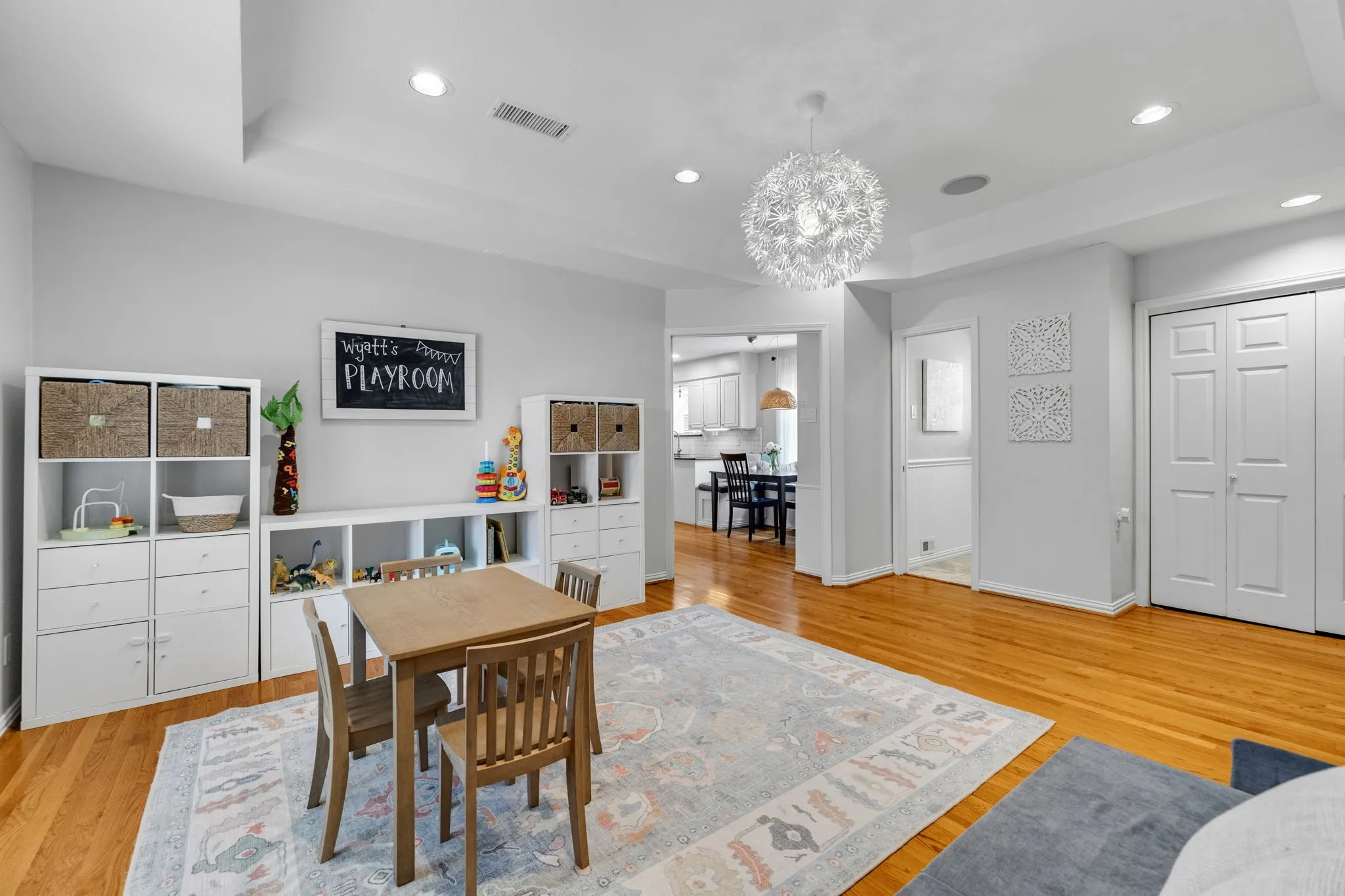 Single Family Residence For Sale in Dallas County , 7617 La Risa Drive, Dallas, Texas 75248, 3 Bedroom, 3 Bathroom, 2 Garage spaces, 2,197 Sqft, built in 1966, mls#21361272, Real Estate Agent in Dallas, Homes For Sale in Dallas county, Homes For Sale in Dallas, Realtor in Dallas Texas, Real Estate Brokerage Independent Realty Texas, Luminita Cordes Realtor