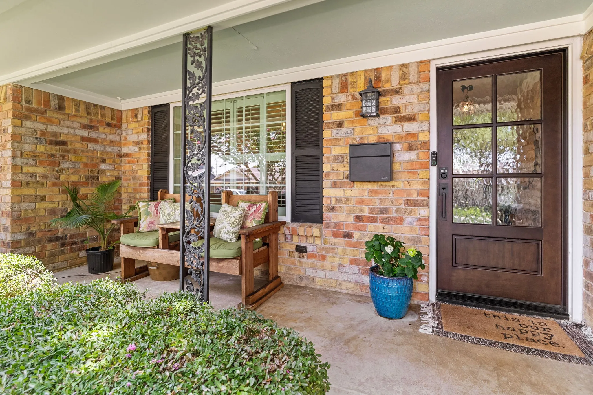 Single Family Residence For Sale in Dallas County , 7617 La Risa Drive, Dallas, Texas 75248, 3 Bedroom, 3 Bathroom, 2 Garage spaces, 2,197 Sqft, built in 1966, mls#21361272, Real Estate Agent in Dallas, Homes For Sale in Dallas county, Homes For Sale in Dallas, Realtor in Dallas Texas, Real Estate Brokerage Independent Realty Texas, Luminita Cordes Realtor