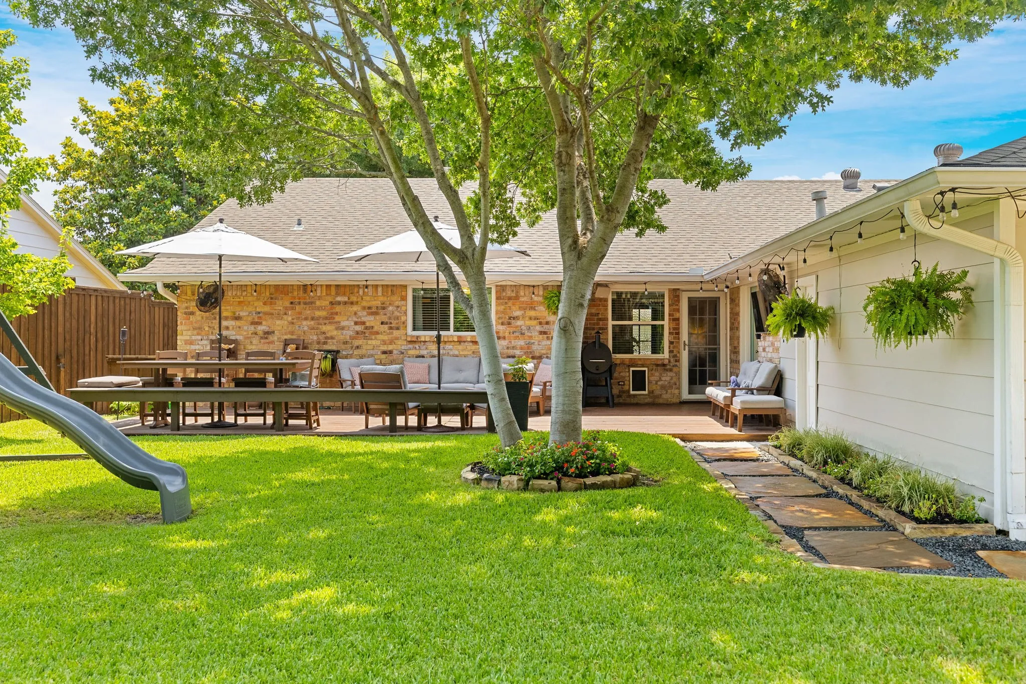 Single Family Residence For Sale in Dallas County , 7617 La Risa Drive, Dallas, Texas 75248, 3 Bedroom, 3 Bathroom, 2 Garage spaces, 2,197 Sqft, built in 1966, mls#21361272, Real Estate Agent in Dallas, Homes For Sale in Dallas county, Homes For Sale in Dallas, Realtor in Dallas Texas, Real Estate Brokerage Independent Realty Texas, Luminita Cordes Realtor