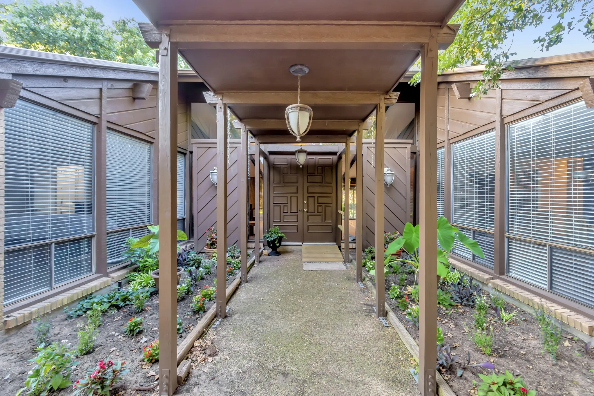 Single Family Residence For Sale in Tarrant County , 1665 Knox Road, Keller, Texas 76262, 4 Bedroom, 3 Bathroom, 2 Garage spaces, 3,906 Sqft, built in 1980, Price $1,800,000, mls#21361218, Real Estate Agent in Keller, Homes For Sale in Tarrant county, Homes For Sale in Keller, Realtor in Keller Texas, Real Estate Brokerage Independent Realty Texas, Luminita Cordes Realtor