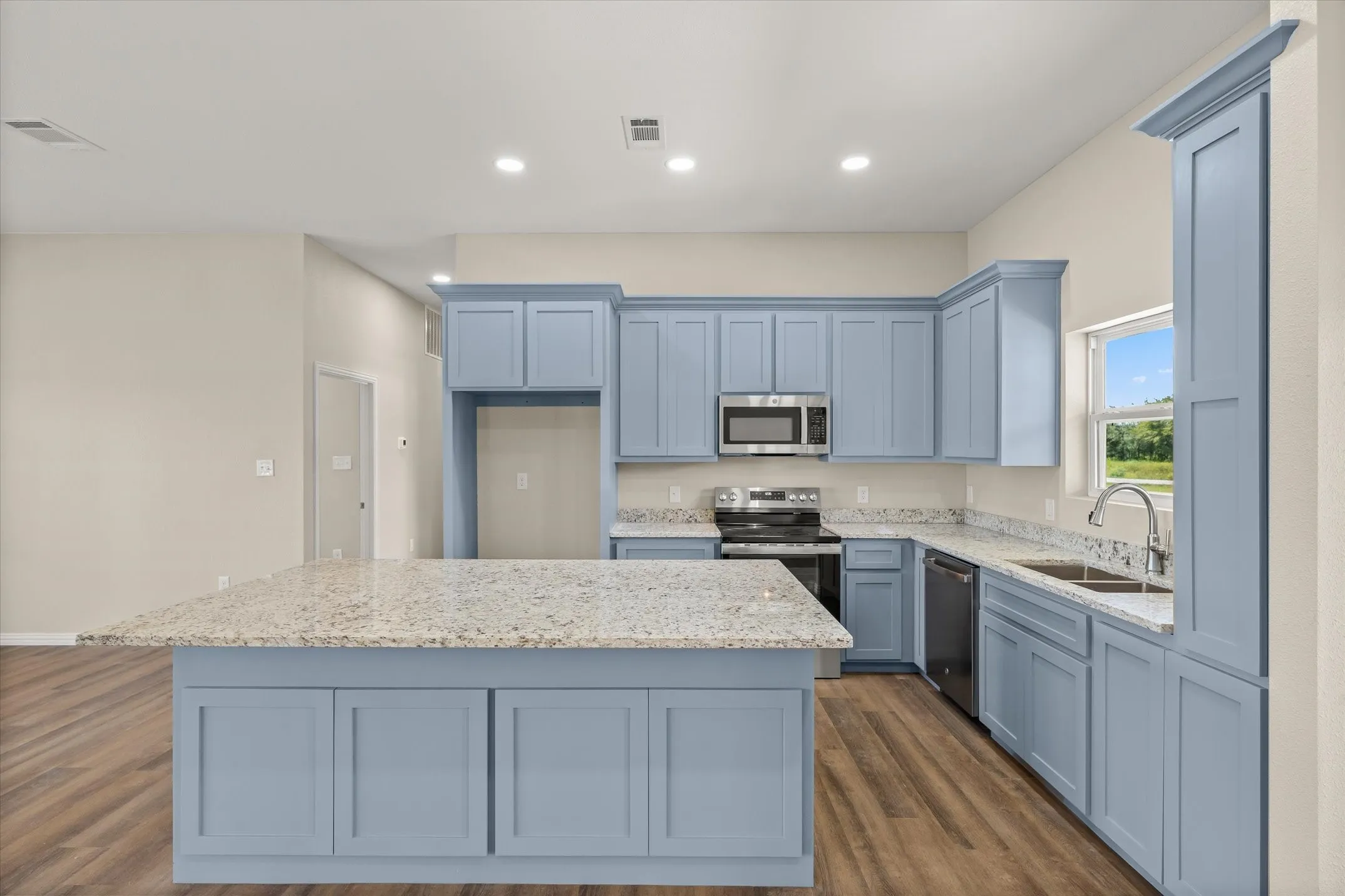 Single Family Residence For Sale in Van Zandt County , 135 Private Road 5111, Grand Saline, Texas 75103, 3 Bedroom, 4 Bathroom, 2 Garage spaces, 1,928 Sqft, built in 2026, mls#21359490, Real Estate Agent in Grand Saline, Homes For Sale in Van Zandt county, Homes For Sale in Grand Saline, Realtor in Grand Saline Texas, Real Estate Brokerage Independent Realty Texas, Luminita Cordes Realtor