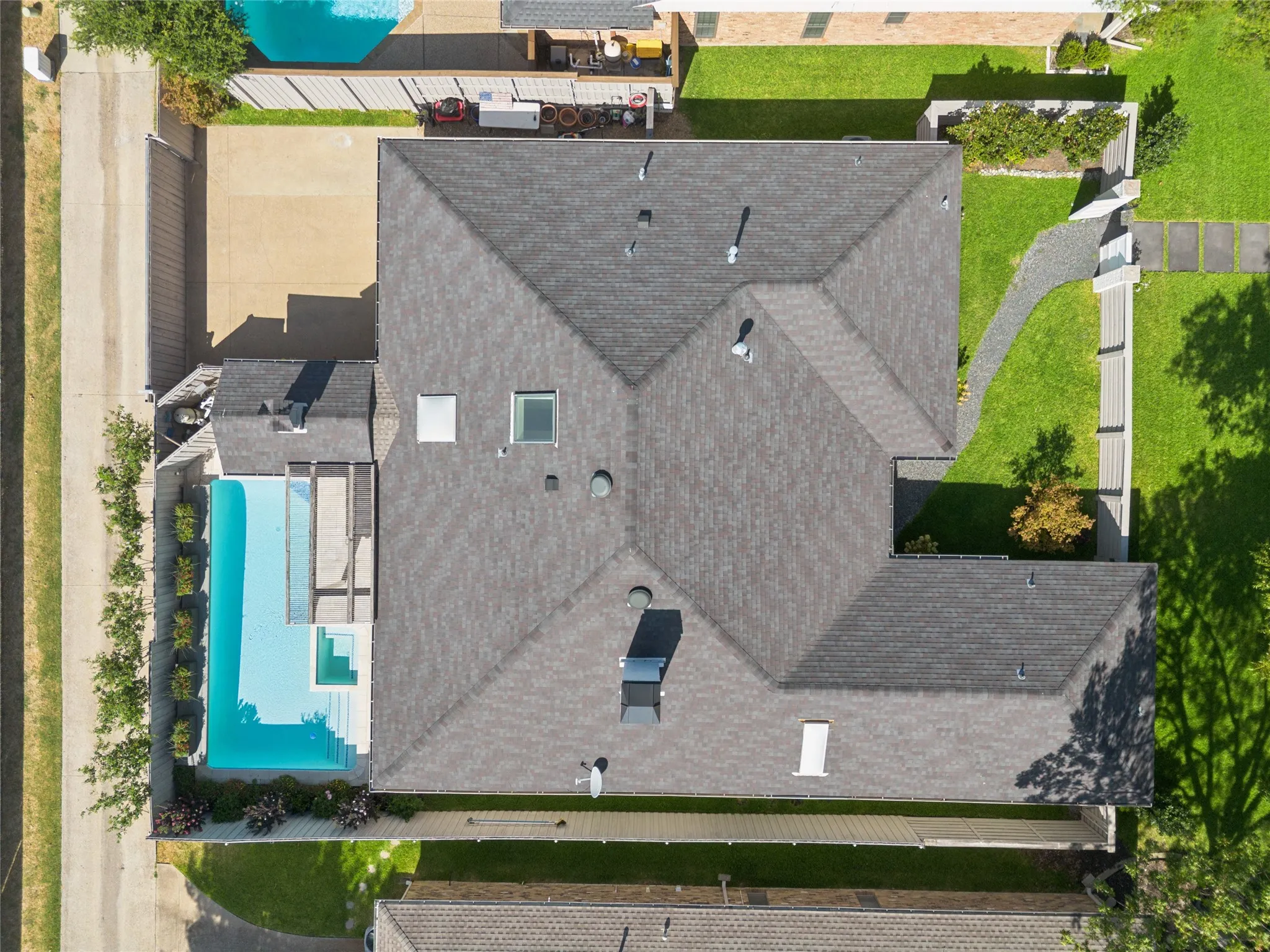 Single Family Residence For Sale in Dallas County , 1321 Chesterton Drive, Richardson, Texas 75080, 3 Bedroom, 3 Bathroom, 2 Garage spaces, 2,616 Sqft, built in 1979, mls#21361283, Real Estate Agent in Richardson, Homes For Sale in Dallas county, Homes For Sale in Richardson, Realtor in Richardson Texas, Real Estate Brokerage Independent Realty Texas, Luminita Cordes Realtor