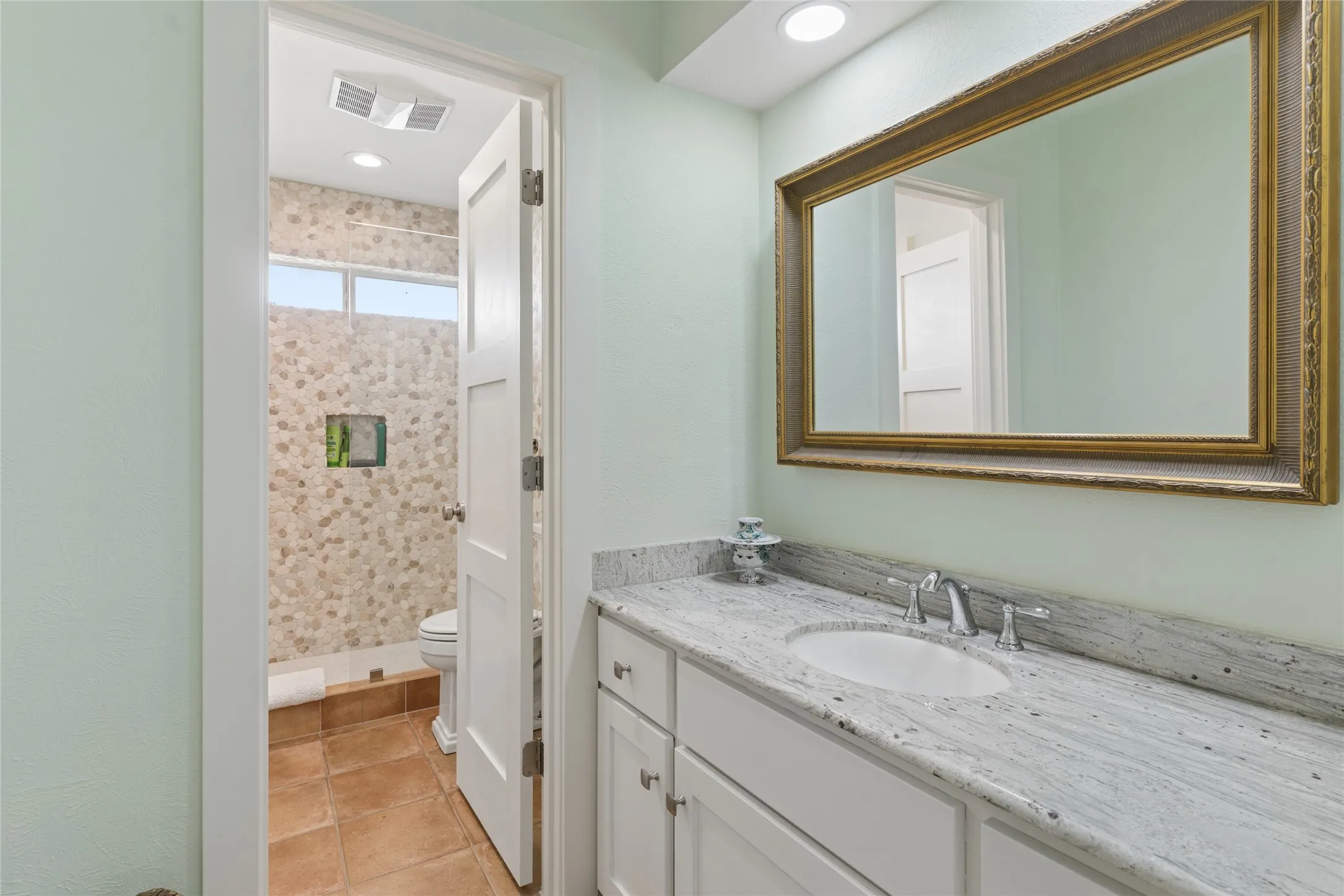 View from the front bedroom to the shower and toilet room.