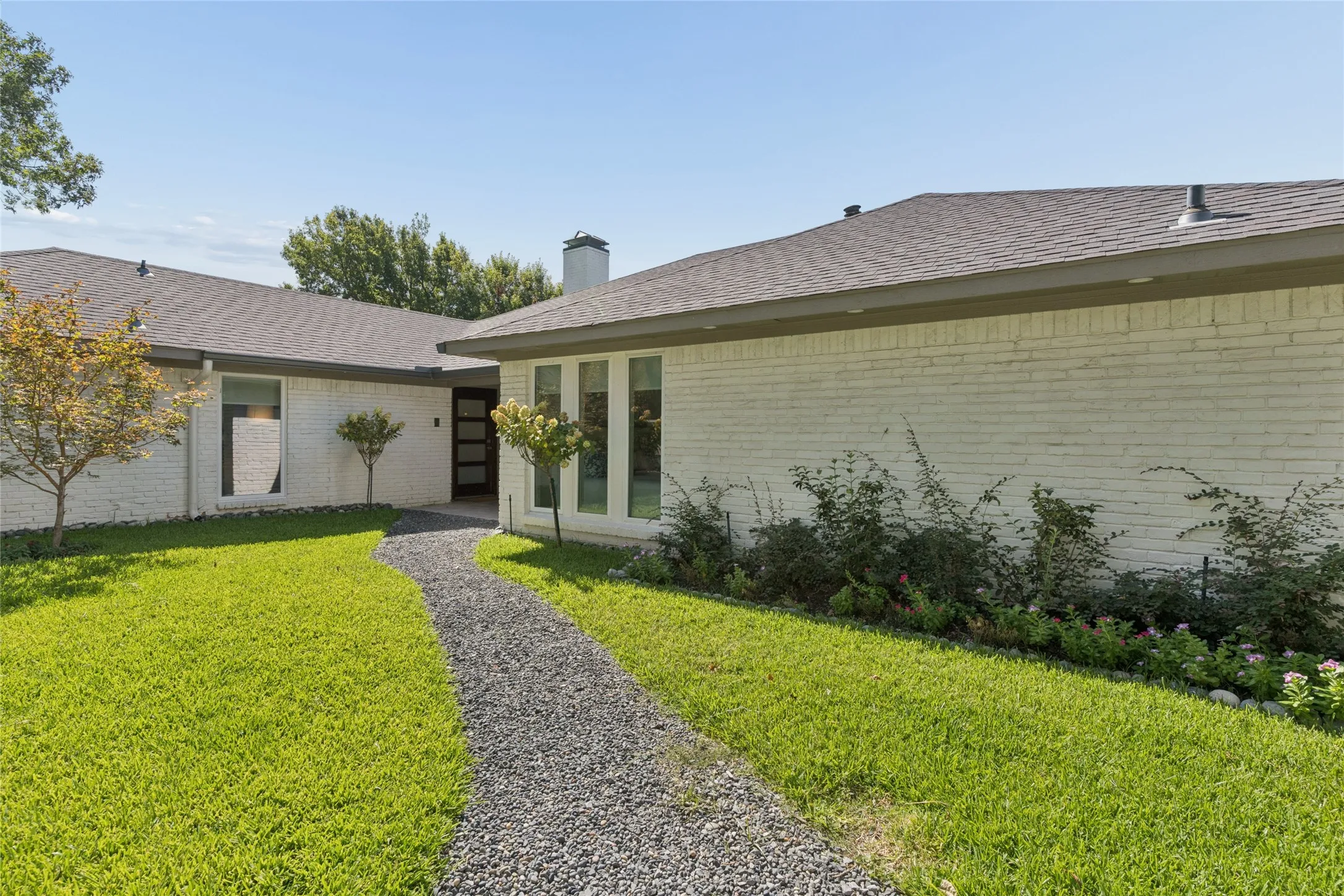 The seller created this courtyard, adding the columns, fence and front walkway.