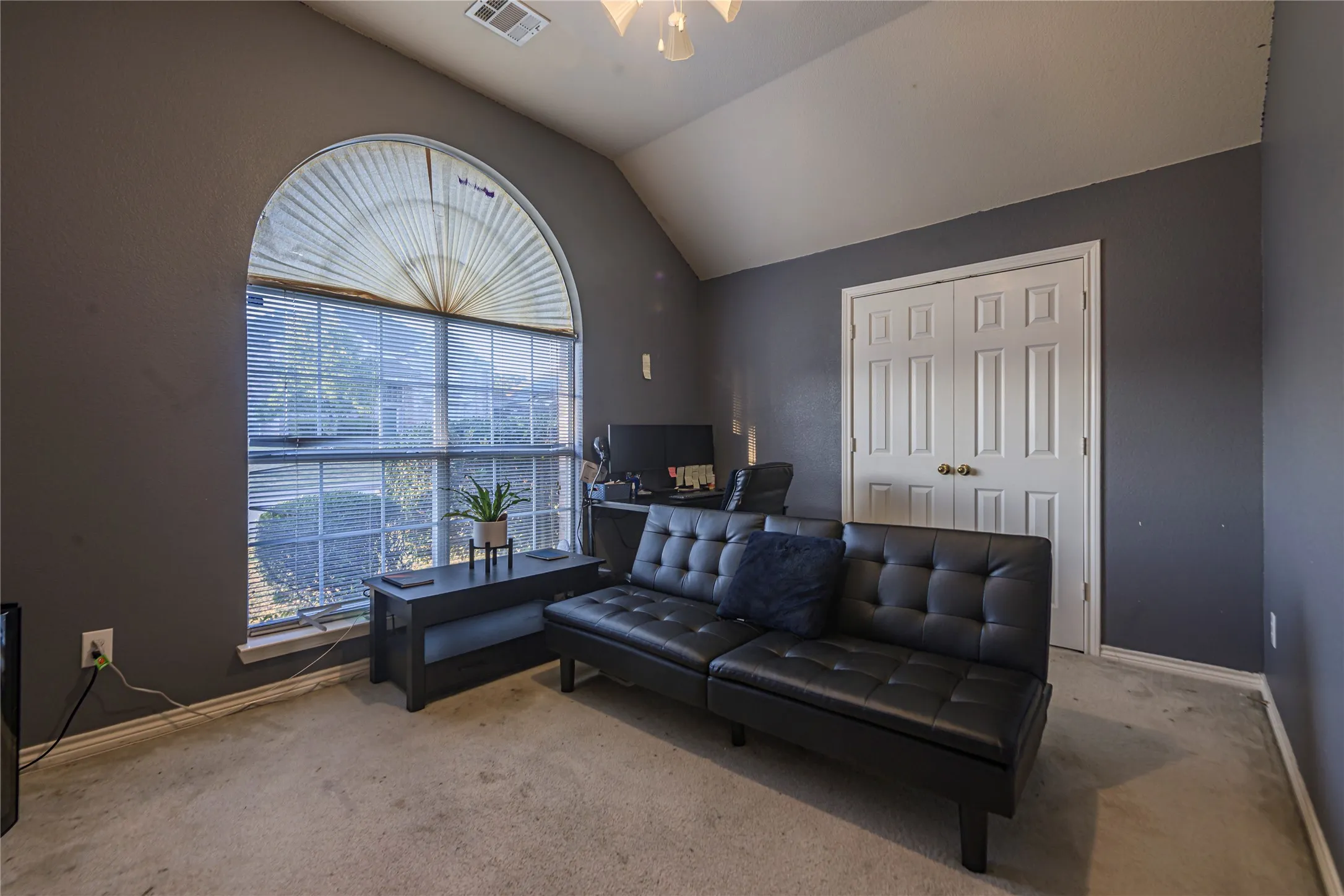 Single Family Residence For Sale in Dallas County , 1532 Mill Creek Drive, De Soto, Texas 75115, 4 Bedroom, 2 Bathroom, 2 Garage spaces, 2,389 Sqft, built in 1999, mls#21361147, Real Estate Agent in De Soto, Homes For Sale in Dallas county, Homes For Sale in De Soto, Realtor in De Soto Texas, Real Estate Brokerage Independent Realty Texas, Luminita Cordes Realtor