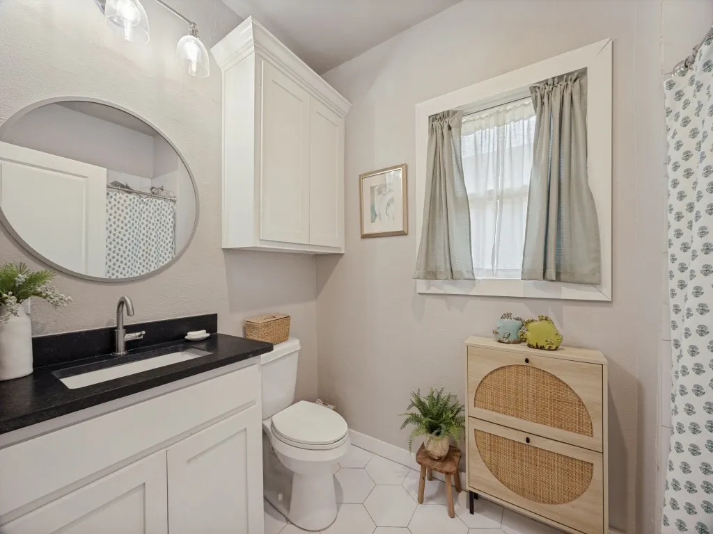 Single Family Residence For Sale in Grayson County , 504 W Murray Street, Denison, Texas 75020, 2 Bedroom, 1 Bathroom, Garage spaces, 1,118 Sqft, built in 1930, mls#21352315, Real Estate Agent in Denison, Homes For Sale in Grayson county, Homes For Sale in Denison, Realtor in Denison Texas, Real Estate Brokerage Independent Realty Texas, Luminita Cordes Realtor