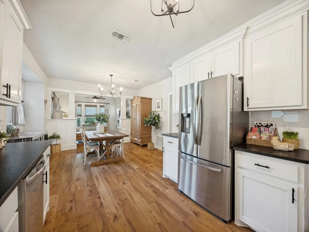 Single Family Residence For Sale in Grayson County , 504 W Murray Street, Denison, Texas 75020, 2 Bedroom, 1 Bathroom, Garage spaces, 1,118 Sqft, built in 1930, mls#21352315, Real Estate Agent in Denison, Homes For Sale in Grayson county, Homes For Sale in Denison, Realtor in Denison Texas, Real Estate Brokerage Independent Realty Texas, Luminita Cordes Realtor