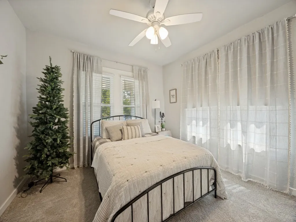 Single Family Residence For Sale in Grayson County , 504 W Murray Street, Denison, Texas 75020, 2 Bedroom, 1 Bathroom, Garage spaces, 1,118 Sqft, built in 1930, mls#21352315, Real Estate Agent in Denison, Homes For Sale in Grayson county, Homes For Sale in Denison, Realtor in Denison Texas, Real Estate Brokerage Independent Realty Texas, Luminita Cordes Realtor