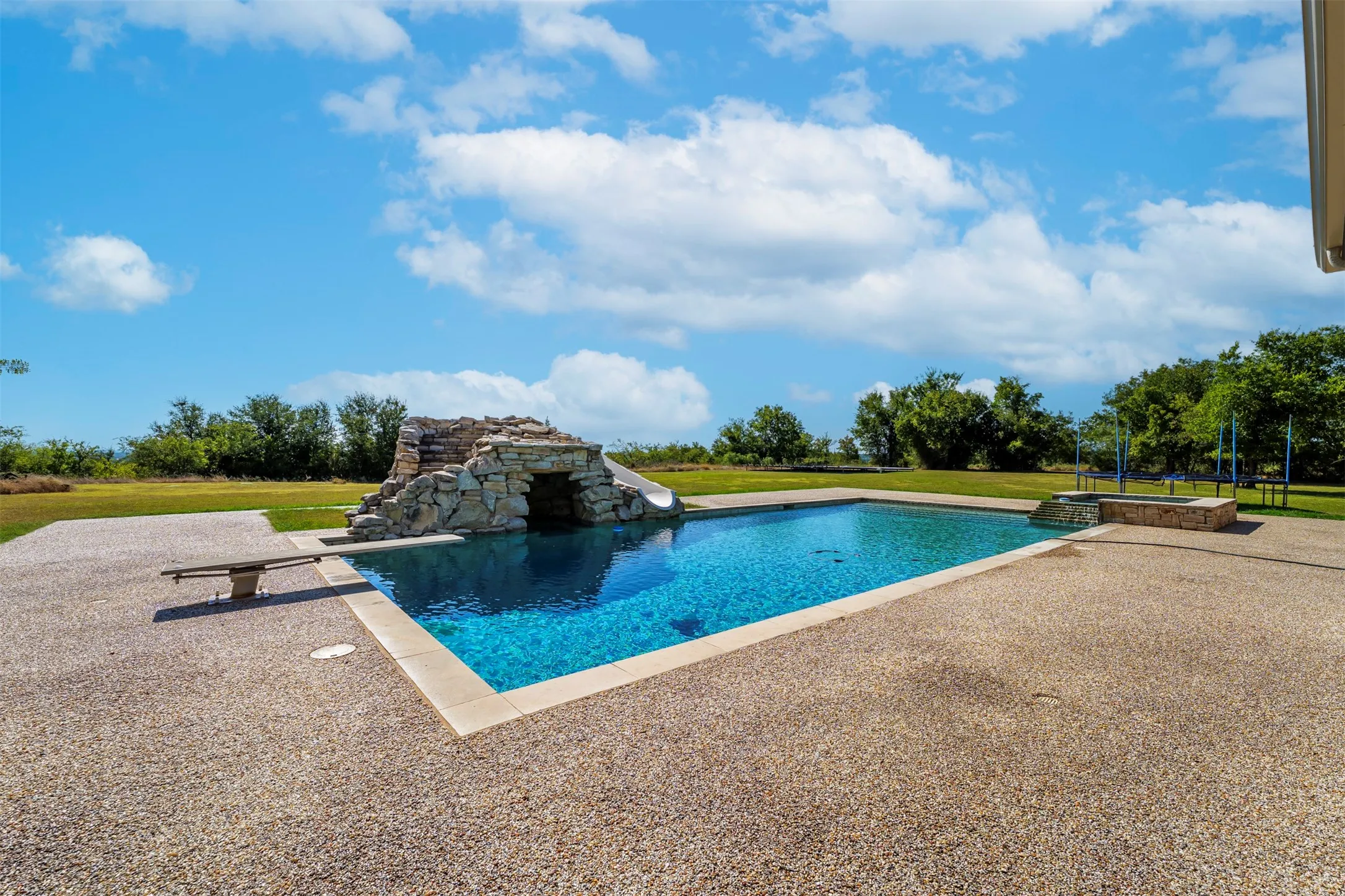 Single Family Residence For Sale in Wise County , 223 E Bay Drive, Bridgeport, Texas 76426, 3 Bedroom, 3 Bathroom, 3 Garage spaces, 3,081 Sqft, built in 2008, mls#21360622, Real Estate Agent in Bridgeport, Homes For Sale in Wise county, Homes For Sale in Bridgeport, Realtor in Bridgeport Texas, Real Estate Brokerage Independent Realty Texas, Luminita Cordes Realtor