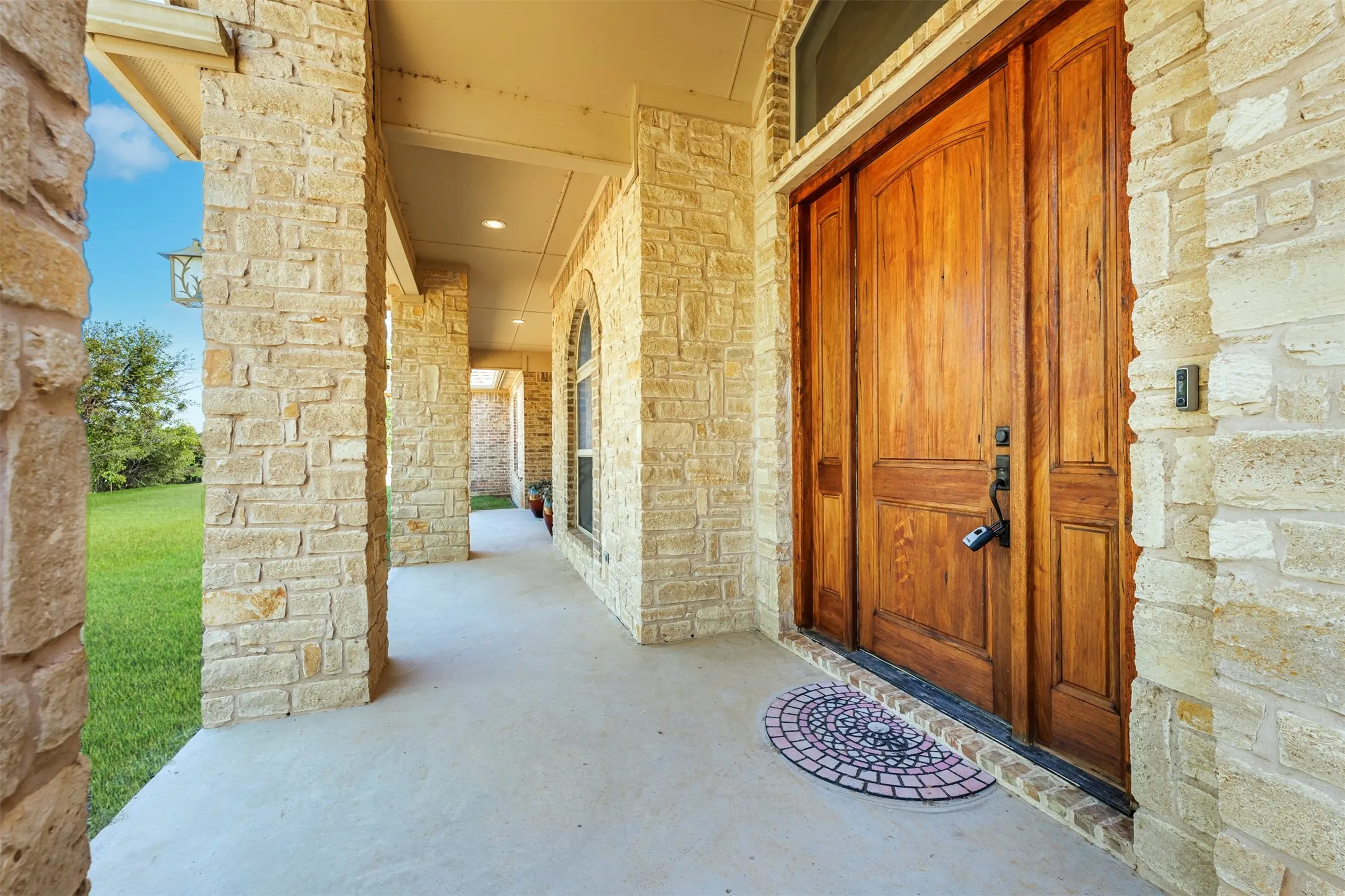 Single Family Residence For Sale in Wise County , 223 E Bay Drive, Bridgeport, Texas 76426, 3 Bedroom, 3 Bathroom, 3 Garage spaces, 3,081 Sqft, built in 2008, mls#21360622, Real Estate Agent in Bridgeport, Homes For Sale in Wise county, Homes For Sale in Bridgeport, Realtor in Bridgeport Texas, Real Estate Brokerage Independent Realty Texas, Luminita Cordes Realtor