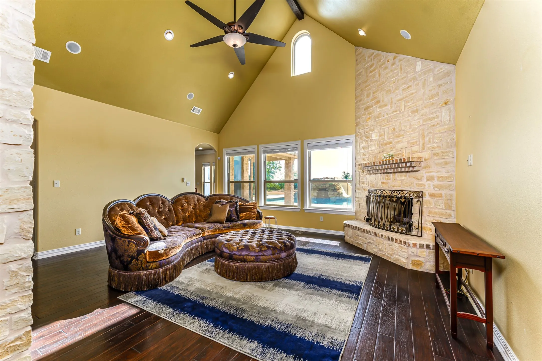 Single Family Residence For Sale in Wise County , 223 E Bay Drive, Bridgeport, Texas 76426, 3 Bedroom, 3 Bathroom, 3 Garage spaces, 3,081 Sqft, built in 2008, mls#21360622, Real Estate Agent in Bridgeport, Homes For Sale in Wise county, Homes For Sale in Bridgeport, Realtor in Bridgeport Texas, Real Estate Brokerage Independent Realty Texas, Luminita Cordes Realtor