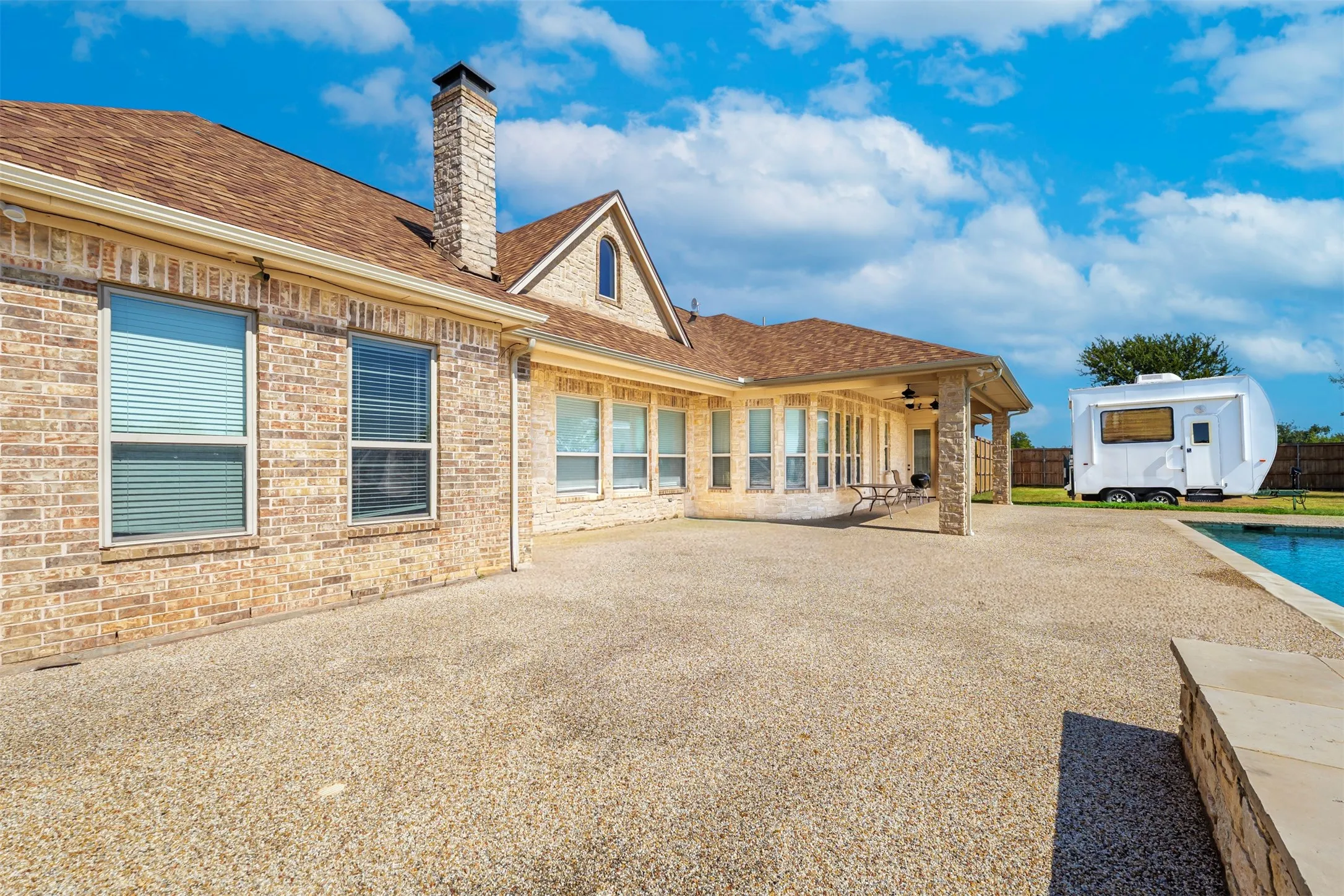 Single Family Residence For Sale in Wise County , 223 E Bay Drive, Bridgeport, Texas 76426, 3 Bedroom, 3 Bathroom, 3 Garage spaces, 3,081 Sqft, built in 2008, mls#21360622, Real Estate Agent in Bridgeport, Homes For Sale in Wise county, Homes For Sale in Bridgeport, Realtor in Bridgeport Texas, Real Estate Brokerage Independent Realty Texas, Luminita Cordes Realtor