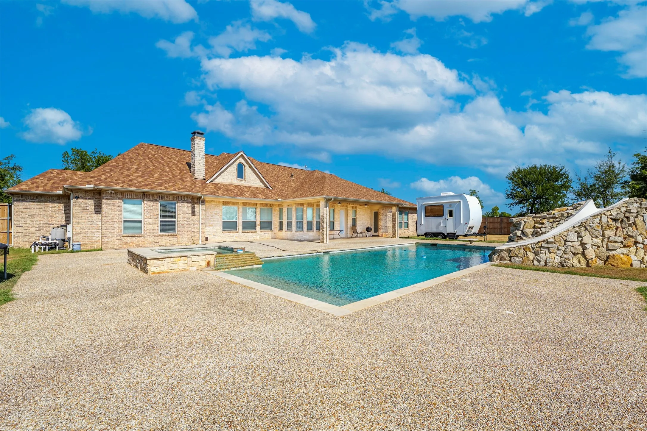 Single Family Residence For Sale in Wise County , 223 E Bay Drive, Bridgeport, Texas 76426, 3 Bedroom, 3 Bathroom, 3 Garage spaces, 3,081 Sqft, built in 2008, mls#21360622, Real Estate Agent in Bridgeport, Homes For Sale in Wise county, Homes For Sale in Bridgeport, Realtor in Bridgeport Texas, Real Estate Brokerage Independent Realty Texas, Luminita Cordes Realtor