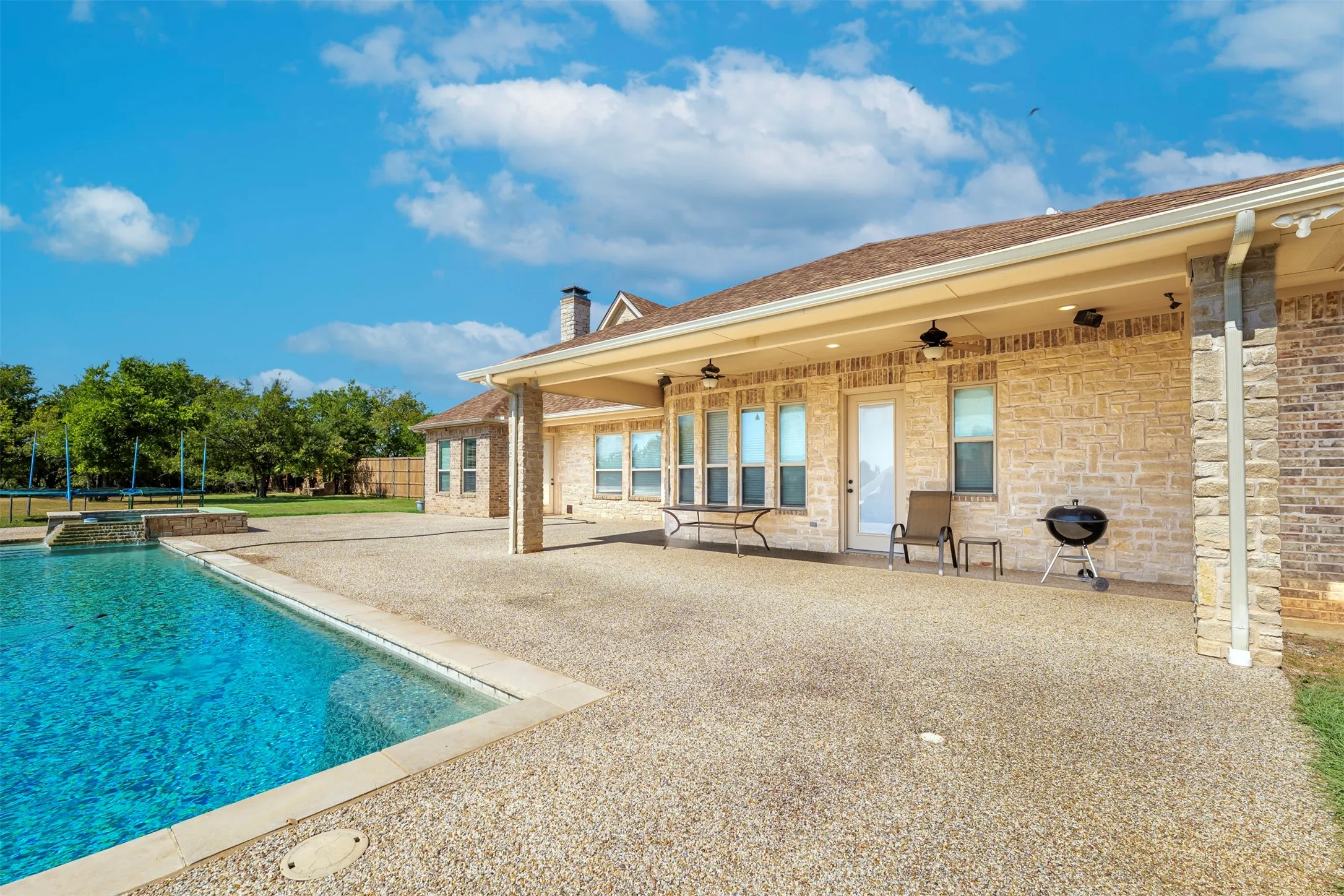 Single Family Residence For Sale in Wise County , 223 E Bay Drive, Bridgeport, Texas 76426, 3 Bedroom, 3 Bathroom, 3 Garage spaces, 3,081 Sqft, built in 2008, mls#21360622, Real Estate Agent in Bridgeport, Homes For Sale in Wise county, Homes For Sale in Bridgeport, Realtor in Bridgeport Texas, Real Estate Brokerage Independent Realty Texas, Luminita Cordes Realtor