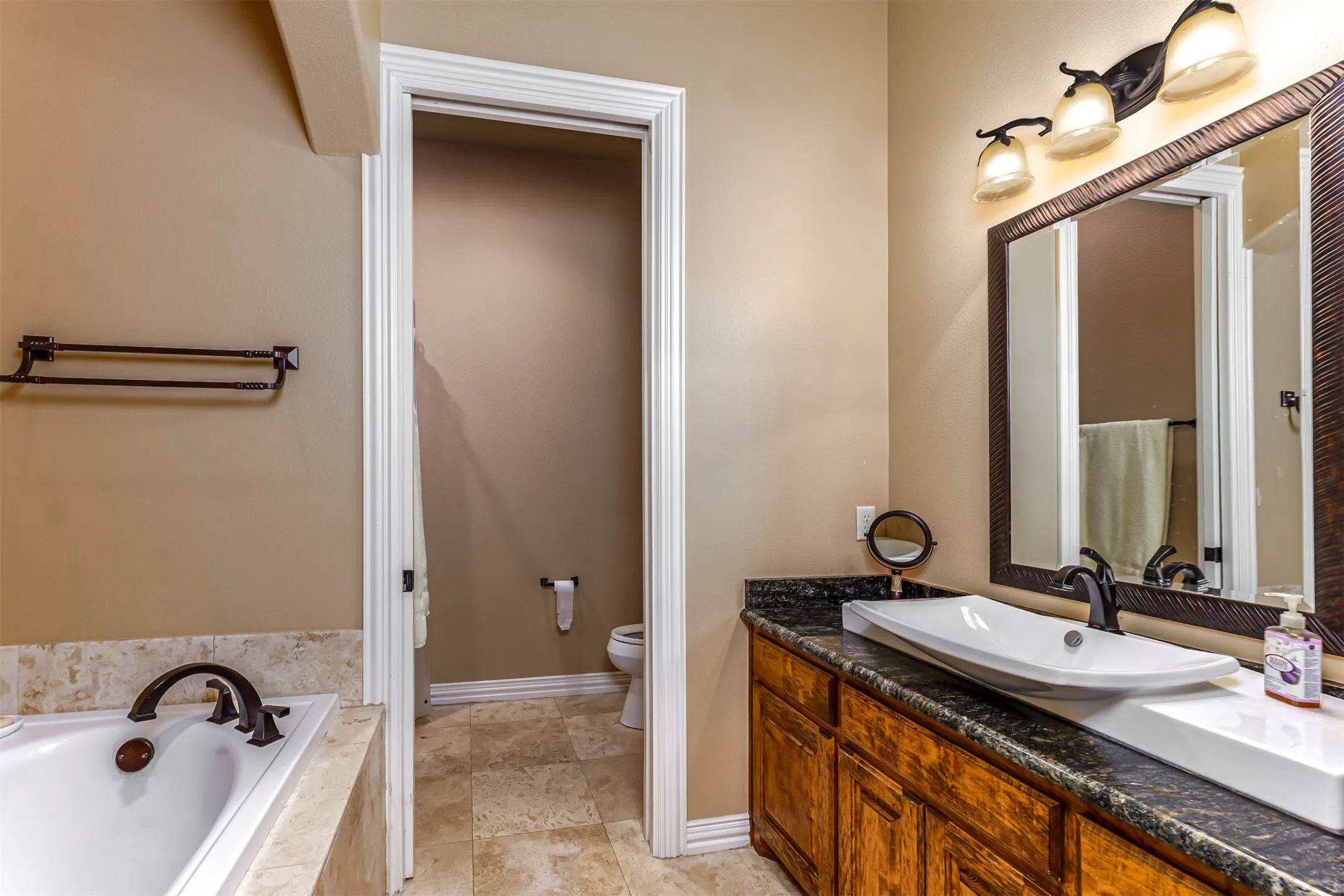 Single Family Residence For Sale in Wise County , 223 E Bay Drive, Bridgeport, Texas 76426, 3 Bedroom, 3 Bathroom, 3 Garage spaces, 3,081 Sqft, built in 2008, mls#21360622, Real Estate Agent in Bridgeport, Homes For Sale in Wise county, Homes For Sale in Bridgeport, Realtor in Bridgeport Texas, Real Estate Brokerage Independent Realty Texas, Luminita Cordes Realtor