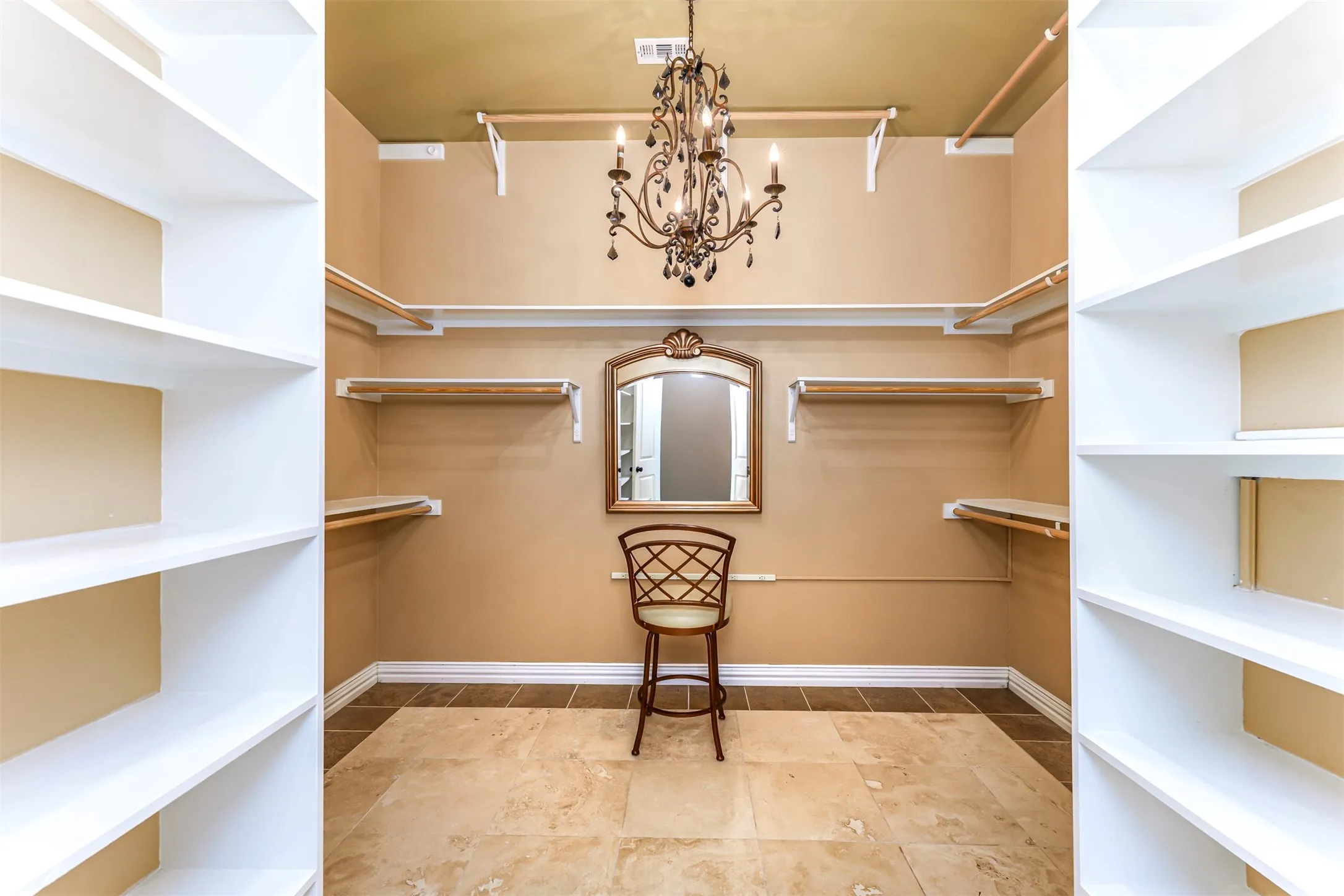 Single Family Residence For Sale in Wise County , 223 E Bay Drive, Bridgeport, Texas 76426, 3 Bedroom, 3 Bathroom, 3 Garage spaces, 3,081 Sqft, built in 2008, mls#21360622, Real Estate Agent in Bridgeport, Homes For Sale in Wise county, Homes For Sale in Bridgeport, Realtor in Bridgeport Texas, Real Estate Brokerage Independent Realty Texas, Luminita Cordes Realtor