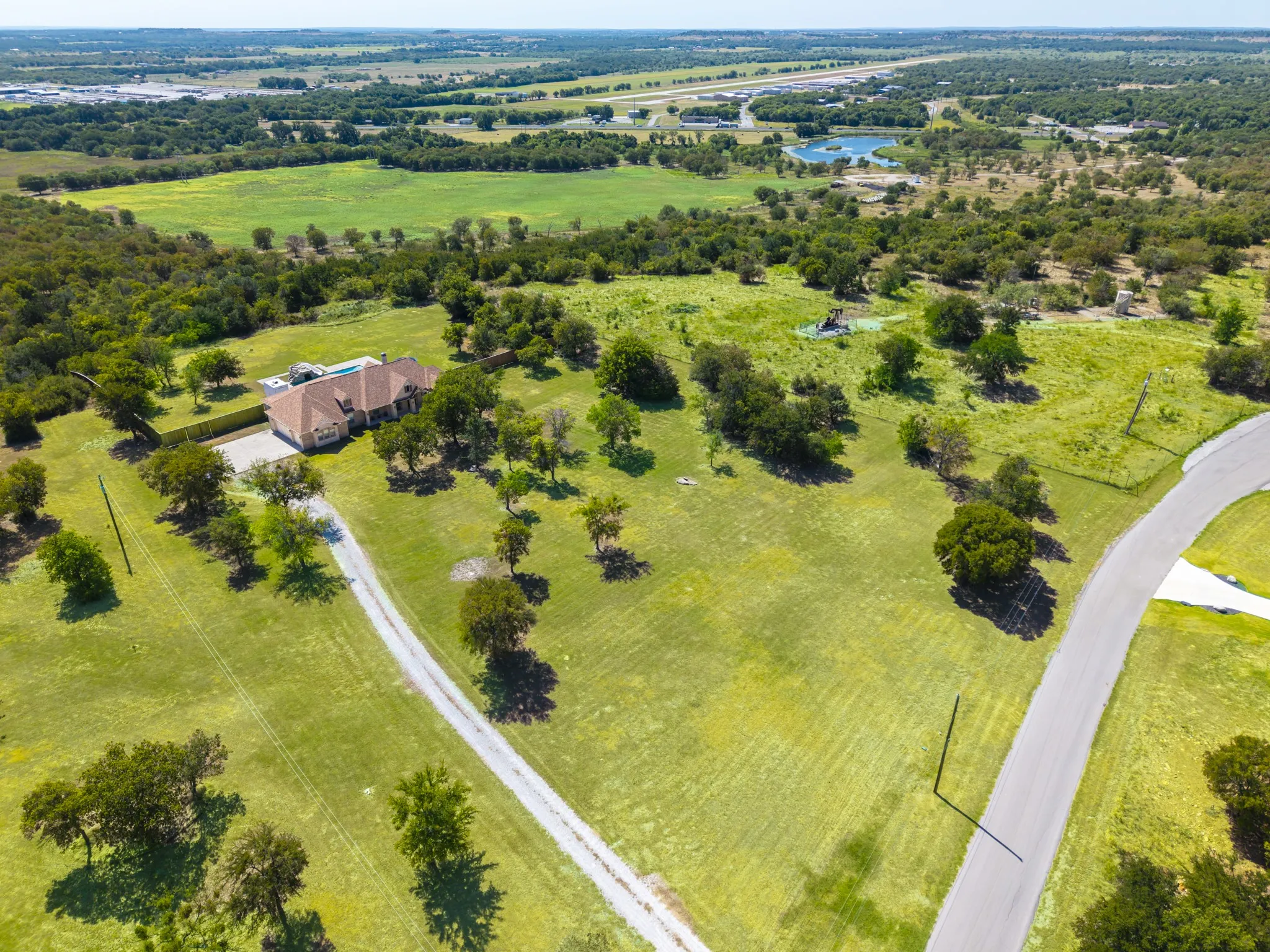 Single Family Residence For Sale in Wise County , 223 E Bay Drive, Bridgeport, Texas 76426, 3 Bedroom, 3 Bathroom, 3 Garage spaces, 3,081 Sqft, built in 2008, mls#21360622, Real Estate Agent in Bridgeport, Homes For Sale in Wise county, Homes For Sale in Bridgeport, Realtor in Bridgeport Texas, Real Estate Brokerage Independent Realty Texas, Luminita Cordes Realtor