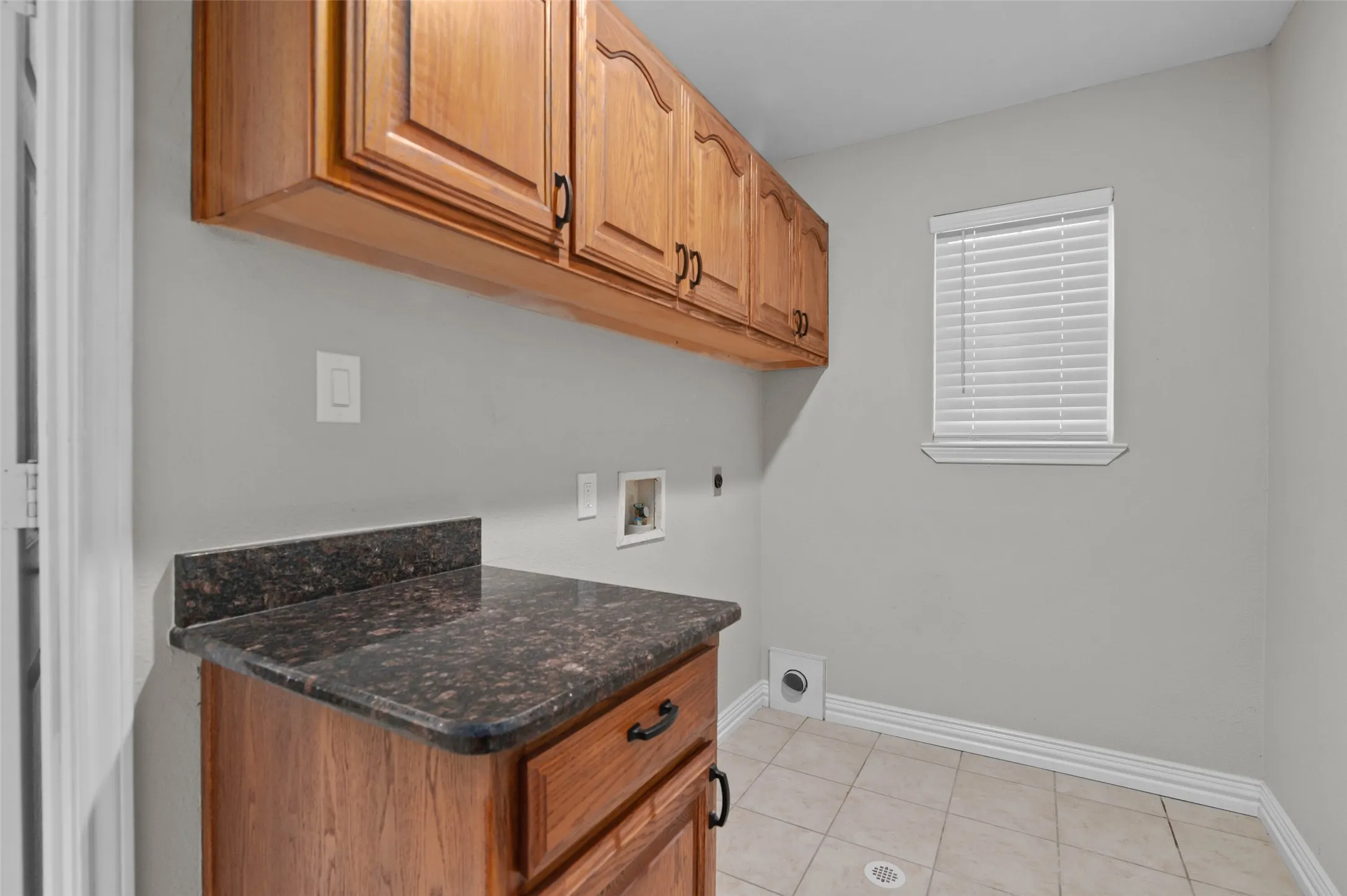Single Family Residence For Rent in Denton County , 421 W Windsor Drive, Denton, Texas 76207, 3 Bedroom, 2 Bathroom, 2 Garage spaces, 1,789 Sqft, built in 1994, mls#21361293, Real Estate Agent in Denton, Homes For Rent in Denton county, Homes For Rent in Denton, Realtor in Denton Texas, Real Estate Brokerage Independent Realty Texas, Luminita Cordes Realtor