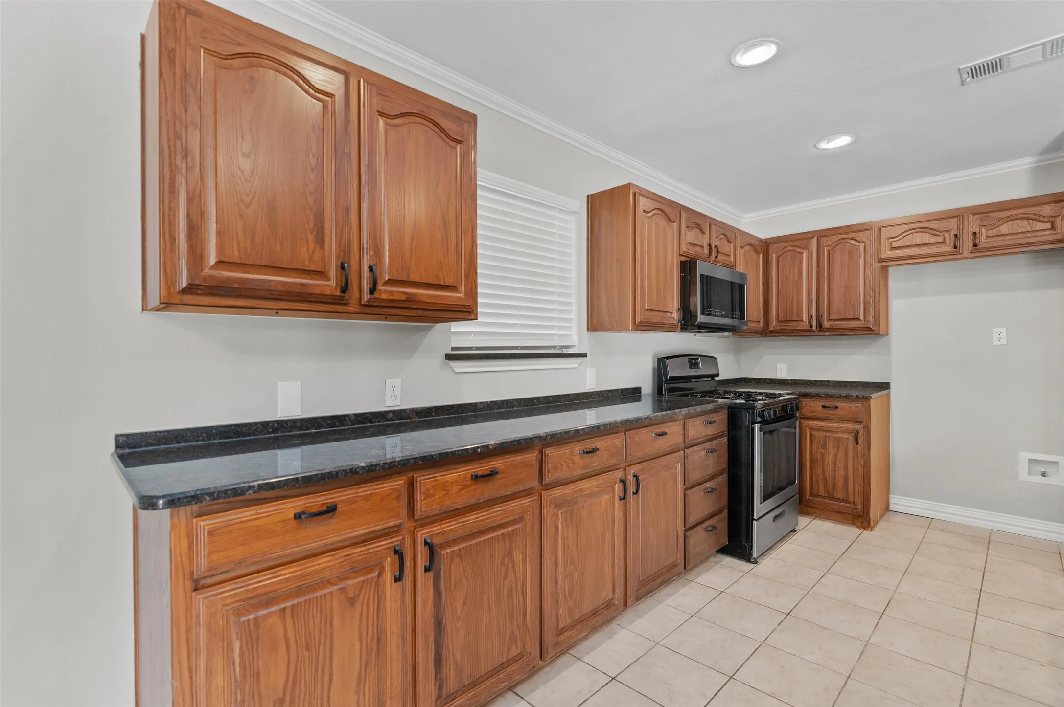Single Family Residence For Rent in Denton County , 421 W Windsor Drive, Denton, Texas 76207, 3 Bedroom, 2 Bathroom, 2 Garage spaces, 1,789 Sqft, built in 1994, mls#21361293, Real Estate Agent in Denton, Homes For Rent in Denton county, Homes For Rent in Denton, Realtor in Denton Texas, Real Estate Brokerage Independent Realty Texas, Luminita Cordes Realtor