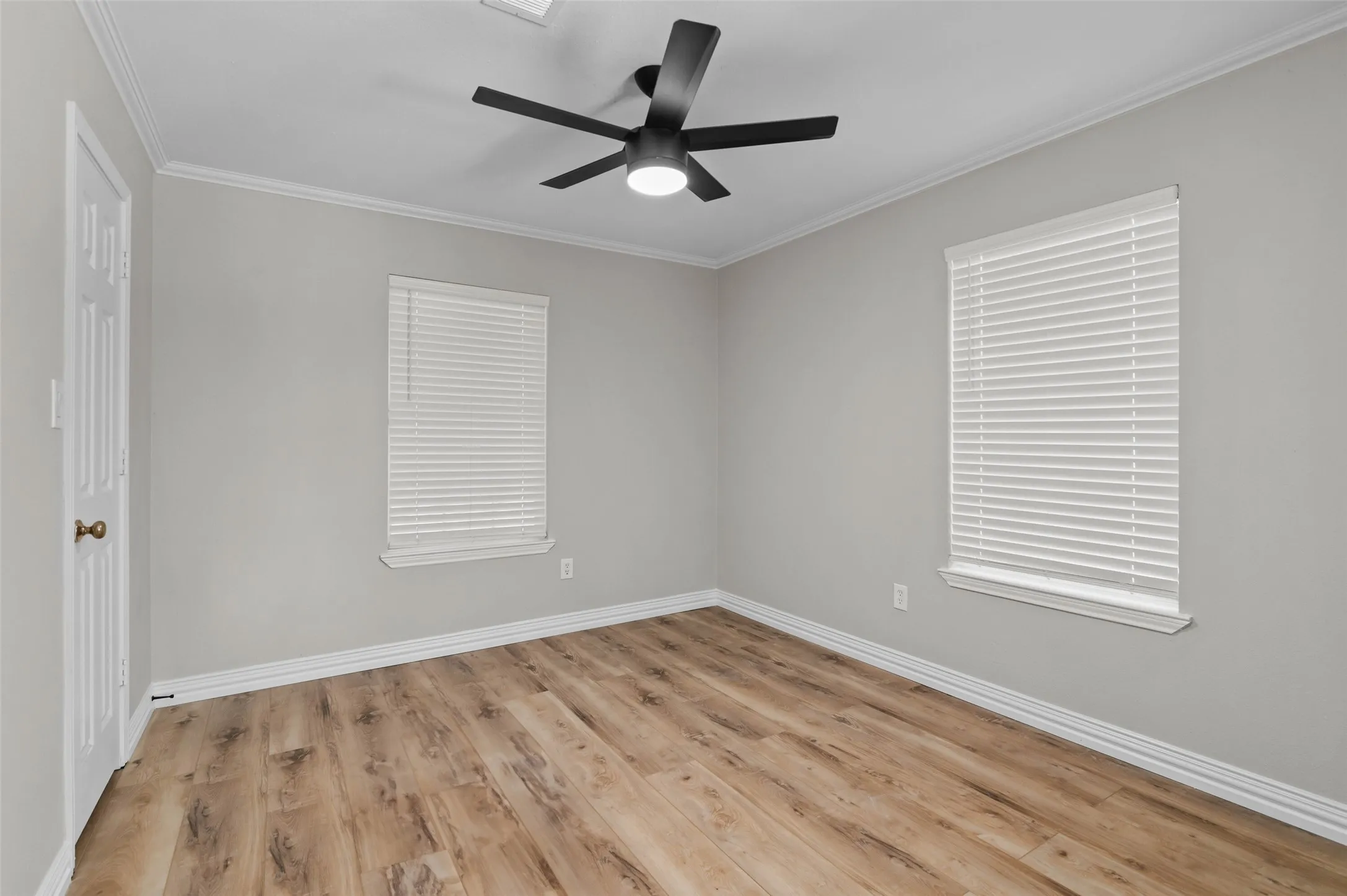 Single Family Residence For Rent in Denton County , 421 W Windsor Drive, Denton, Texas 76207, 3 Bedroom, 2 Bathroom, 2 Garage spaces, 1,789 Sqft, built in 1994, mls#21361293, Real Estate Agent in Denton, Homes For Rent in Denton county, Homes For Rent in Denton, Realtor in Denton Texas, Real Estate Brokerage Independent Realty Texas, Luminita Cordes Realtor