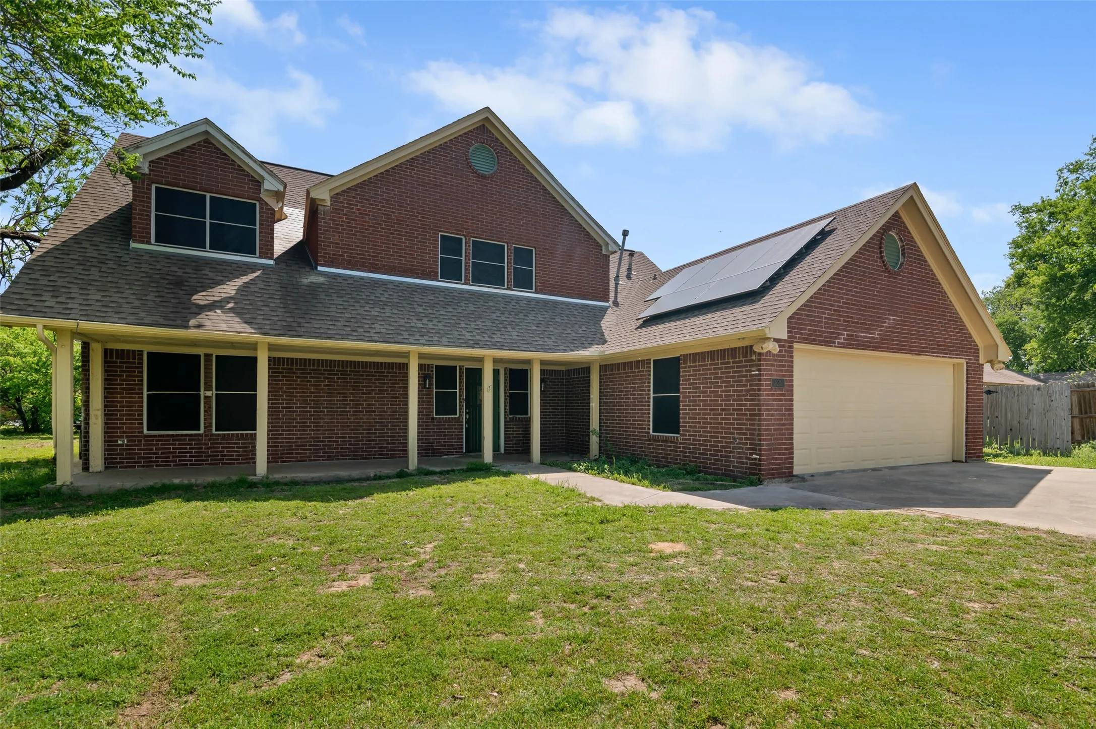 Single Family Residence For Rent in Denton County , 421 W Windsor Drive, Denton, Texas 76207, 3 Bedroom, 2 Bathroom, 2 Garage spaces, 1,789 Sqft, built in 1994, mls#21361293, Real Estate Agent in Denton, Homes For Rent in Denton county, Homes For Rent in Denton, Realtor in Denton Texas, Real Estate Brokerage Independent Realty Texas, Luminita Cordes Realtor