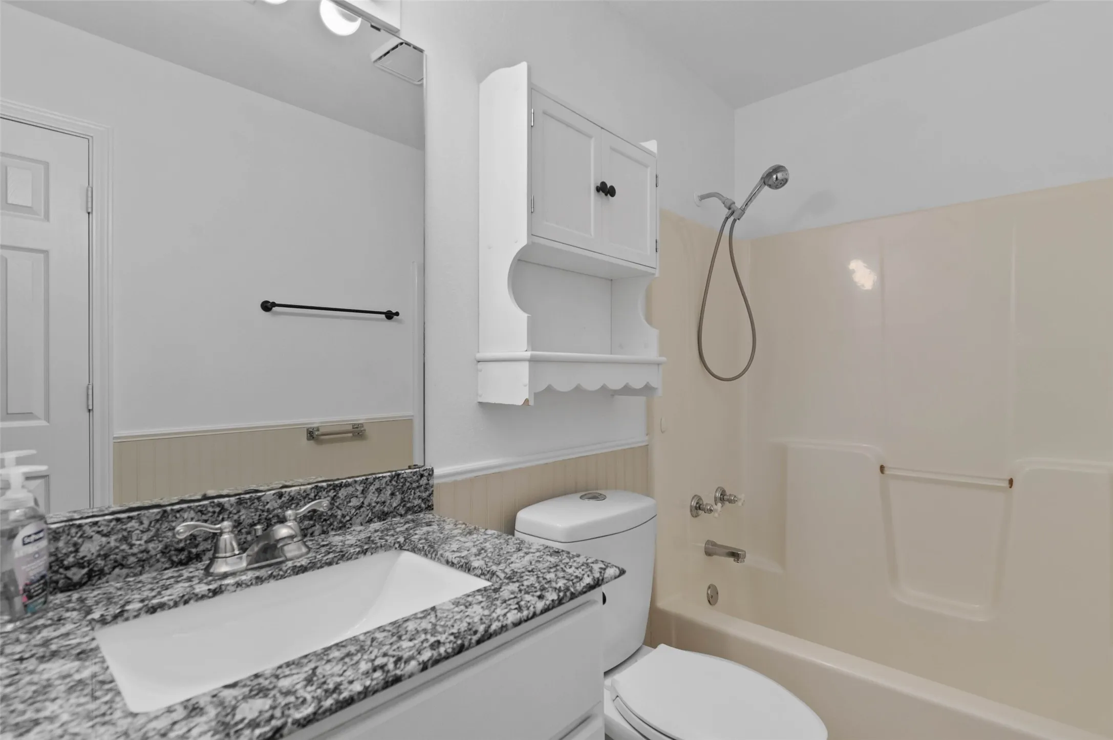Single Family Residence For Rent in Denton County , 421 W Windsor Drive, Denton, Texas 76207, 3 Bedroom, 2 Bathroom, 2 Garage spaces, 1,789 Sqft, built in 1994, mls#21361293, Real Estate Agent in Denton, Homes For Rent in Denton county, Homes For Rent in Denton, Realtor in Denton Texas, Real Estate Brokerage Independent Realty Texas, Luminita Cordes Realtor
