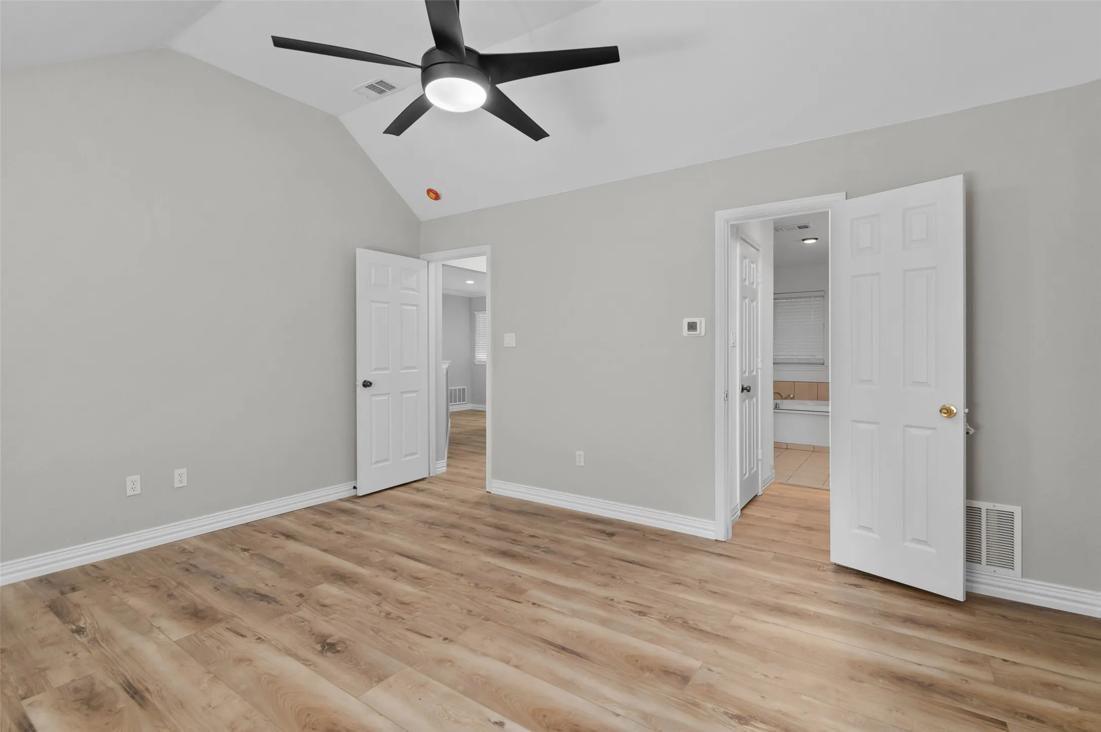 Single Family Residence For Rent in Denton County , 421 W Windsor Drive, Denton, Texas 76207, 3 Bedroom, 2 Bathroom, 2 Garage spaces, 1,789 Sqft, built in 1994, mls#21361293, Real Estate Agent in Denton, Homes For Rent in Denton county, Homes For Rent in Denton, Realtor in Denton Texas, Real Estate Brokerage Independent Realty Texas, Luminita Cordes Realtor