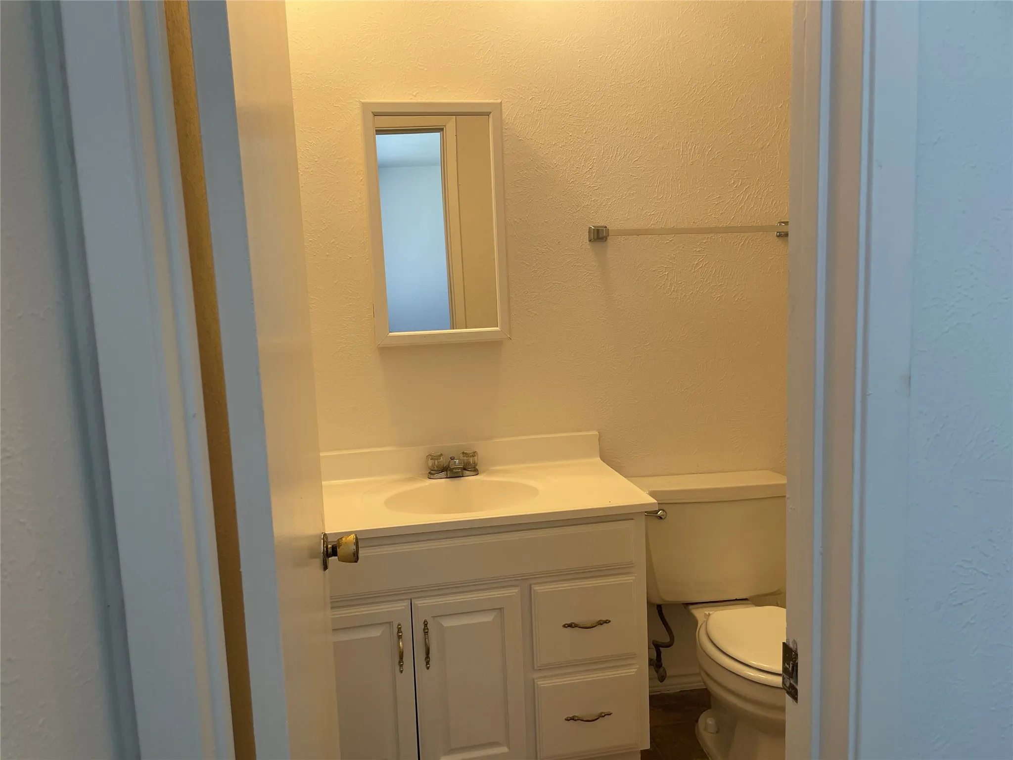 Single Family Residence For Rent in Tarrant County , 7533 Parkwood Lane, Fort Worth, Texas 76133, 3 Bedroom, 2 Bathroom, 2 Garage spaces, 1,422 Sqft, built in 1978, mls#21361294, Real Estate Agent in Fort Worth, Homes For Rent in Tarrant county, Homes For Rent in Fort Worth, Realtor in Fort Worth Texas, Real Estate Brokerage Independent Realty Texas, Luminita Cordes Realtor