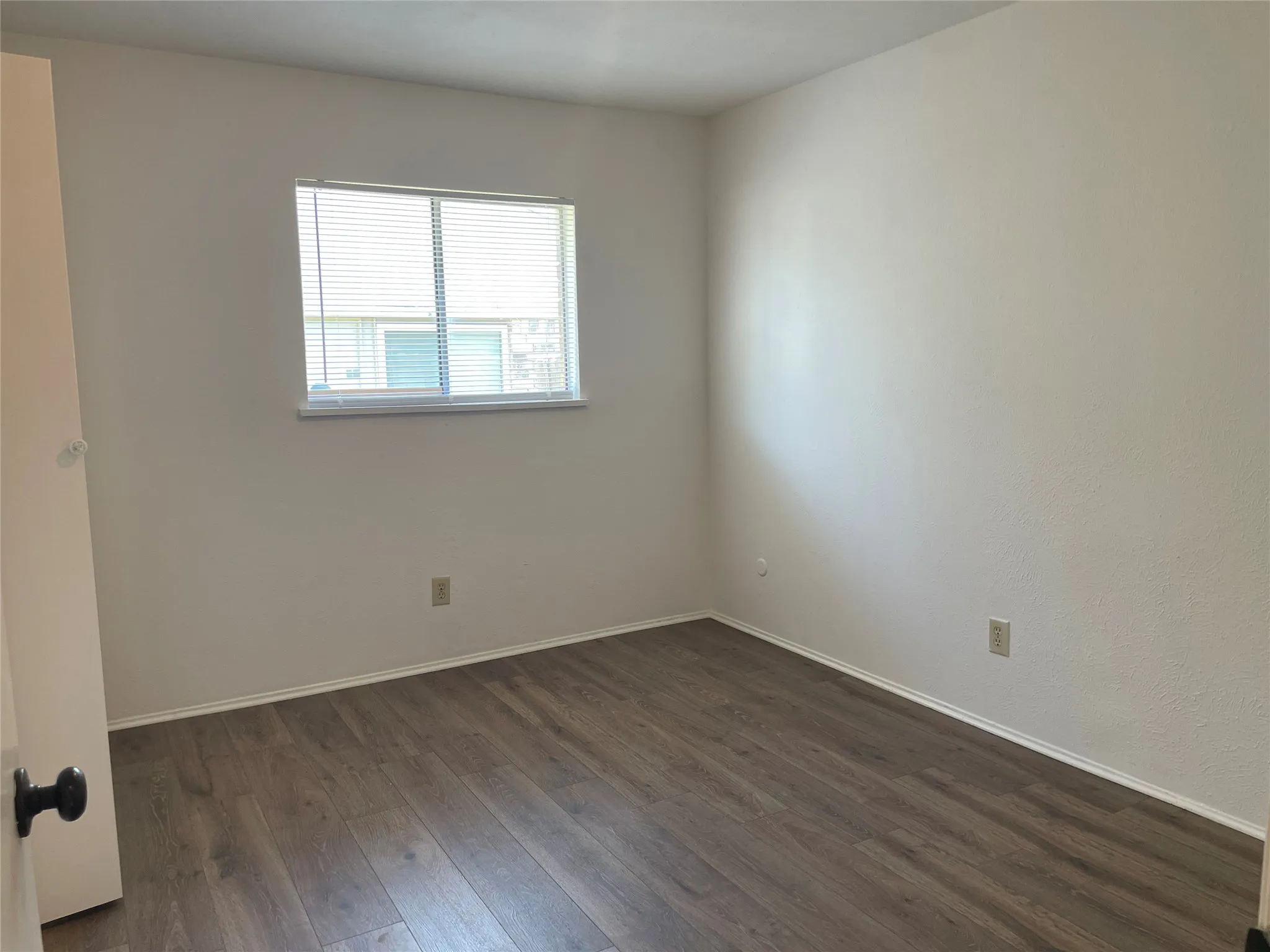 Single Family Residence For Rent in Tarrant County , 7533 Parkwood Lane, Fort Worth, Texas 76133, 3 Bedroom, 2 Bathroom, 2 Garage spaces, 1,422 Sqft, built in 1978, mls#21361294, Real Estate Agent in Fort Worth, Homes For Rent in Tarrant county, Homes For Rent in Fort Worth, Realtor in Fort Worth Texas, Real Estate Brokerage Independent Realty Texas, Luminita Cordes Realtor
