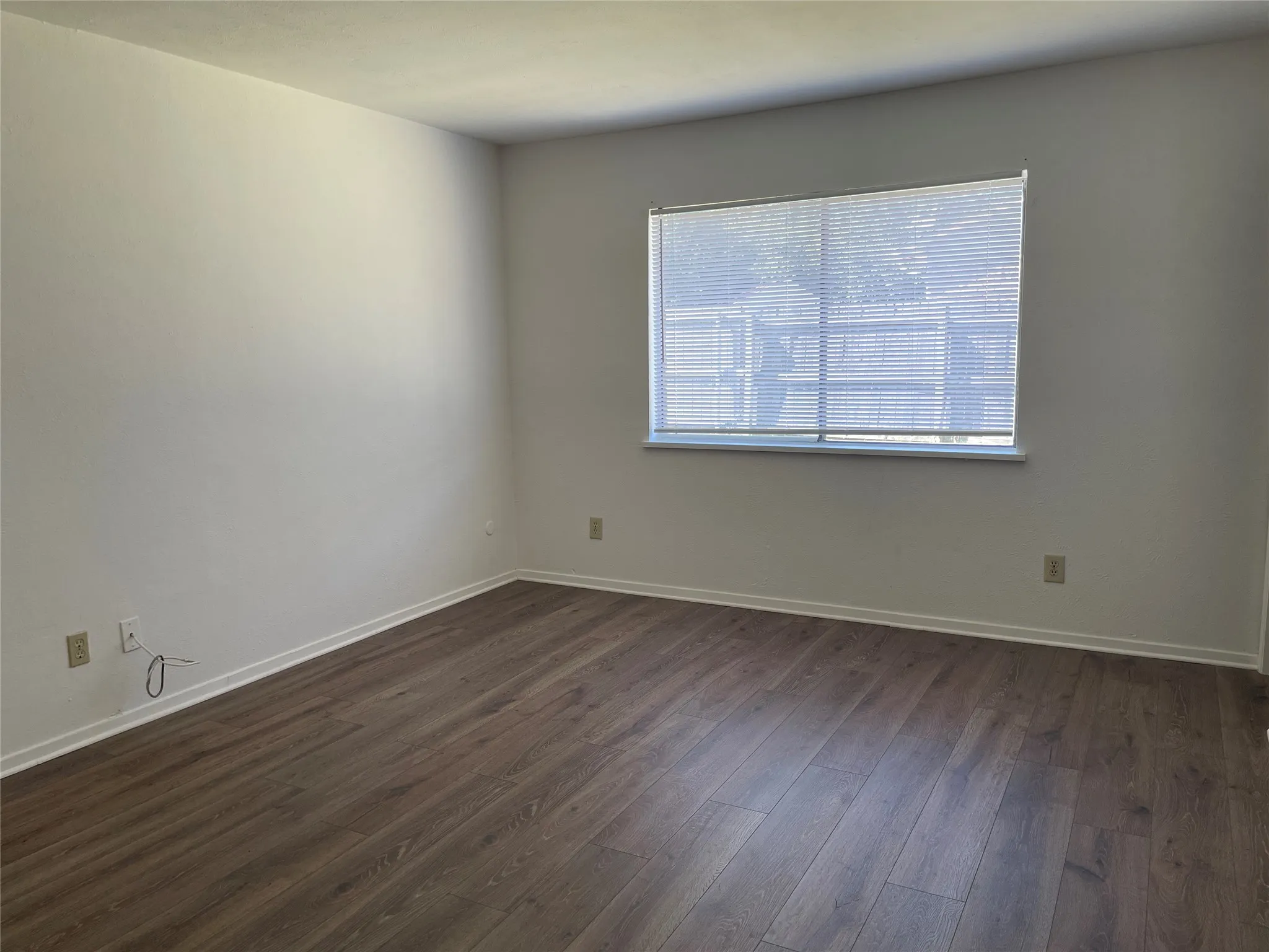 Single Family Residence For Rent in Tarrant County , 7533 Parkwood Lane, Fort Worth, Texas 76133, 3 Bedroom, 2 Bathroom, 2 Garage spaces, 1,422 Sqft, built in 1978, mls#21361294, Real Estate Agent in Fort Worth, Homes For Rent in Tarrant county, Homes For Rent in Fort Worth, Realtor in Fort Worth Texas, Real Estate Brokerage Independent Realty Texas, Luminita Cordes Realtor