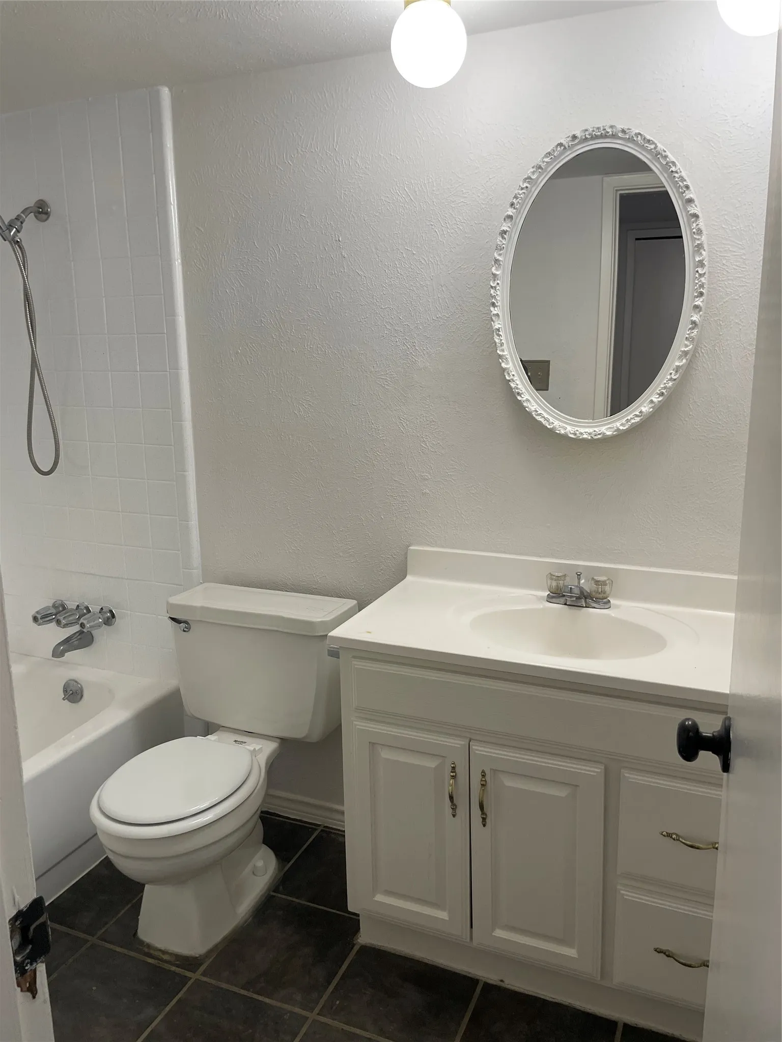 Single Family Residence For Rent in Tarrant County , 7533 Parkwood Lane, Fort Worth, Texas 76133, 3 Bedroom, 2 Bathroom, 2 Garage spaces, 1,422 Sqft, built in 1978, mls#21361294, Real Estate Agent in Fort Worth, Homes For Rent in Tarrant county, Homes For Rent in Fort Worth, Realtor in Fort Worth Texas, Real Estate Brokerage Independent Realty Texas, Luminita Cordes Realtor