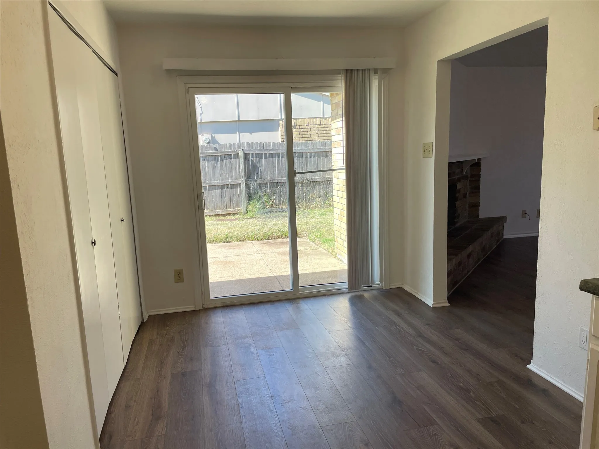 Single Family Residence For Rent in Tarrant County , 7533 Parkwood Lane, Fort Worth, Texas 76133, 3 Bedroom, 2 Bathroom, 2 Garage spaces, 1,422 Sqft, built in 1978, mls#21361294, Real Estate Agent in Fort Worth, Homes For Rent in Tarrant county, Homes For Rent in Fort Worth, Realtor in Fort Worth Texas, Real Estate Brokerage Independent Realty Texas, Luminita Cordes Realtor