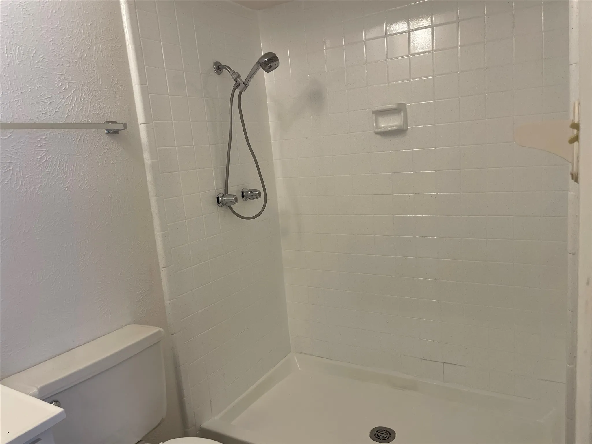 Single Family Residence For Rent in Tarrant County , 7533 Parkwood Lane, Fort Worth, Texas 76133, 3 Bedroom, 2 Bathroom, 2 Garage spaces, 1,422 Sqft, built in 1978, mls#21361294, Real Estate Agent in Fort Worth, Homes For Rent in Tarrant county, Homes For Rent in Fort Worth, Realtor in Fort Worth Texas, Real Estate Brokerage Independent Realty Texas, Luminita Cordes Realtor
