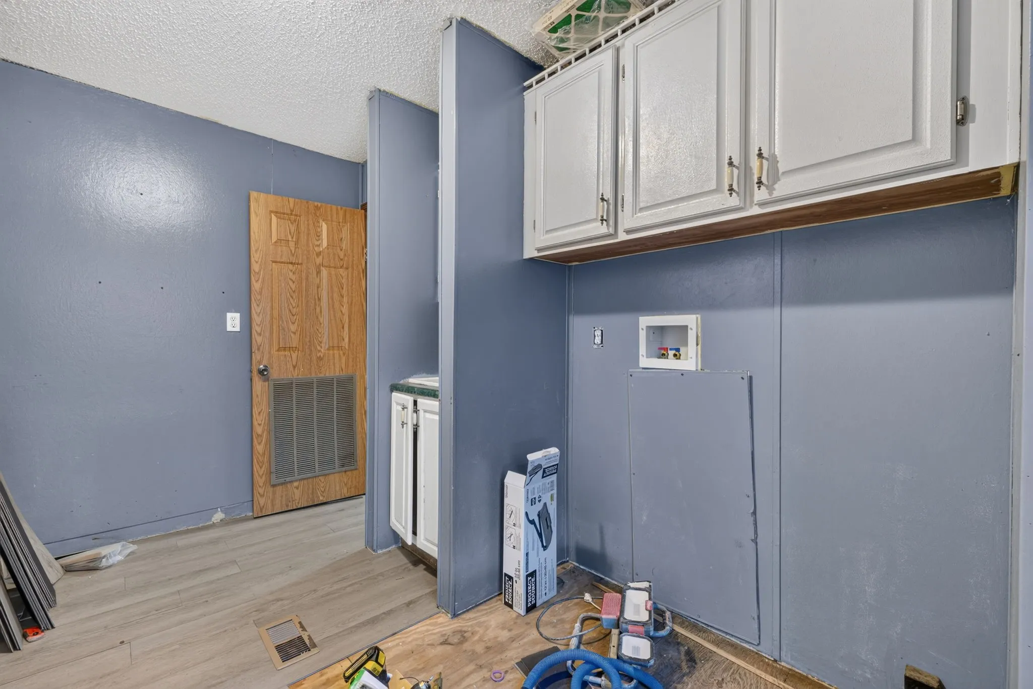 Mobile Home For Sale in Palo Pinto County , 365 Dusty Trail, Mineral Wells, Texas 76067, 4 Bedroom, 2 Bathroom, 2 Garage spaces, 2,128 Sqft, built in 1994, mls#21360480, Real Estate Agent in Mineral Wells, Homes For Sale in Palo Pinto county, Homes For Sale in Mineral Wells, Realtor in Mineral Wells Texas, Real Estate Brokerage Independent Realty Texas, Luminita Cordes Realtor