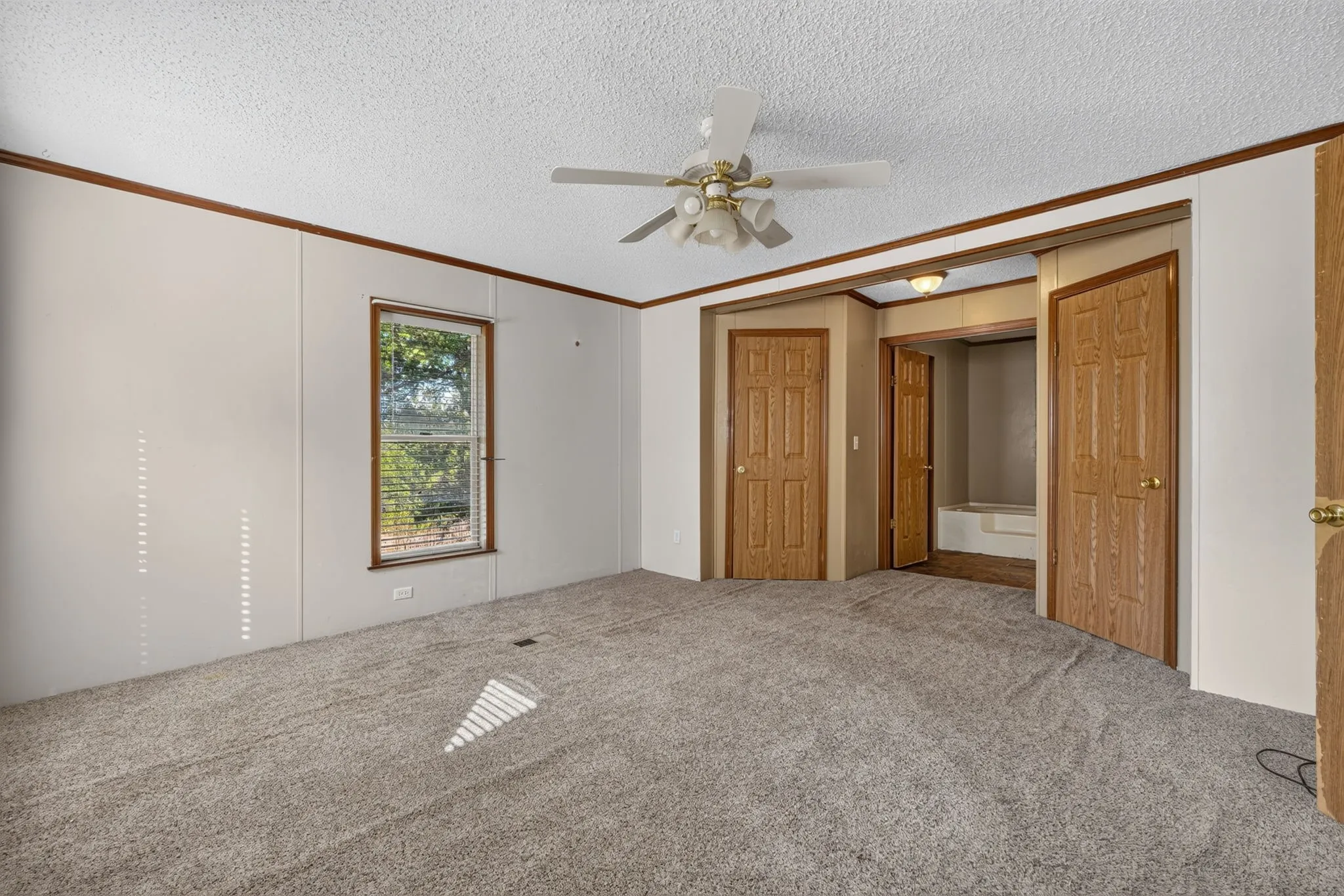 Mobile Home For Sale in Palo Pinto County , 365 Dusty Trail, Mineral Wells, Texas 76067, 4 Bedroom, 2 Bathroom, 2 Garage spaces, 2,128 Sqft, built in 1994, mls#21360480, Real Estate Agent in Mineral Wells, Homes For Sale in Palo Pinto county, Homes For Sale in Mineral Wells, Realtor in Mineral Wells Texas, Real Estate Brokerage Independent Realty Texas, Luminita Cordes Realtor