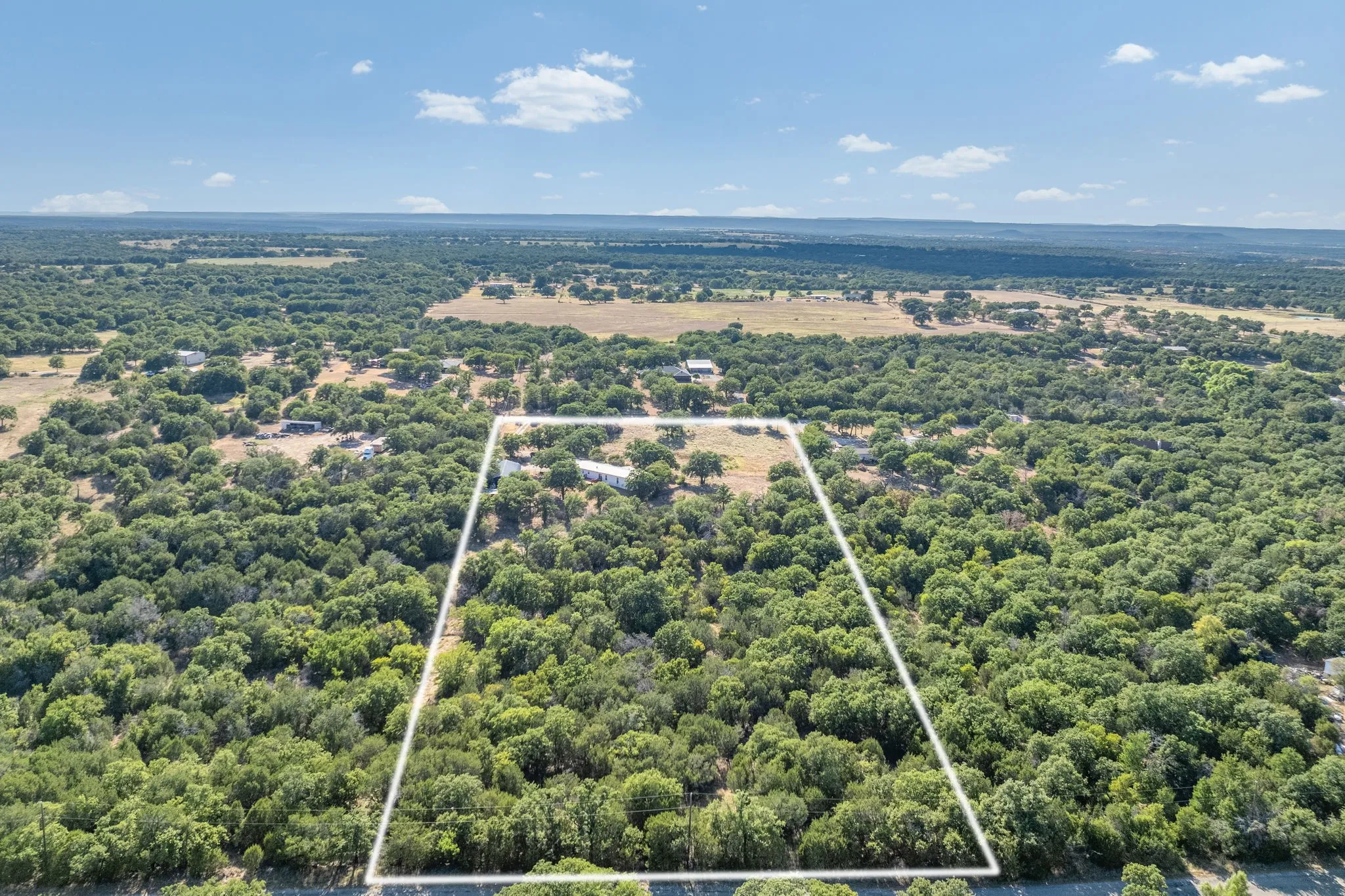 Mobile Home For Sale in Palo Pinto County , 365 Dusty Trail, Mineral Wells, Texas 76067, 4 Bedroom, 2 Bathroom, 2 Garage spaces, 2,128 Sqft, built in 1994, mls#21360480, Real Estate Agent in Mineral Wells, Homes For Sale in Palo Pinto county, Homes For Sale in Mineral Wells, Realtor in Mineral Wells Texas, Real Estate Brokerage Independent Realty Texas, Luminita Cordes Realtor