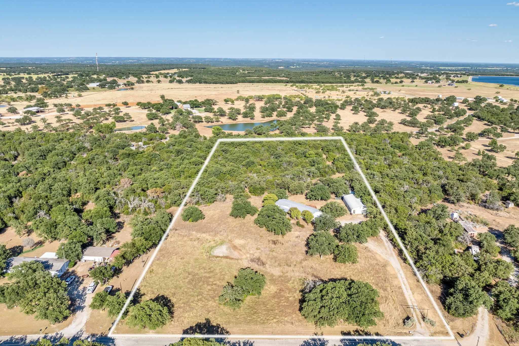 Mobile Home For Sale in Palo Pinto County , 365 Dusty Trail, Mineral Wells, Texas 76067, 4 Bedroom, 2 Bathroom, 2 Garage spaces, 2,128 Sqft, built in 1994, mls#21360480, Real Estate Agent in Mineral Wells, Homes For Sale in Palo Pinto county, Homes For Sale in Mineral Wells, Realtor in Mineral Wells Texas, Real Estate Brokerage Independent Realty Texas, Luminita Cordes Realtor