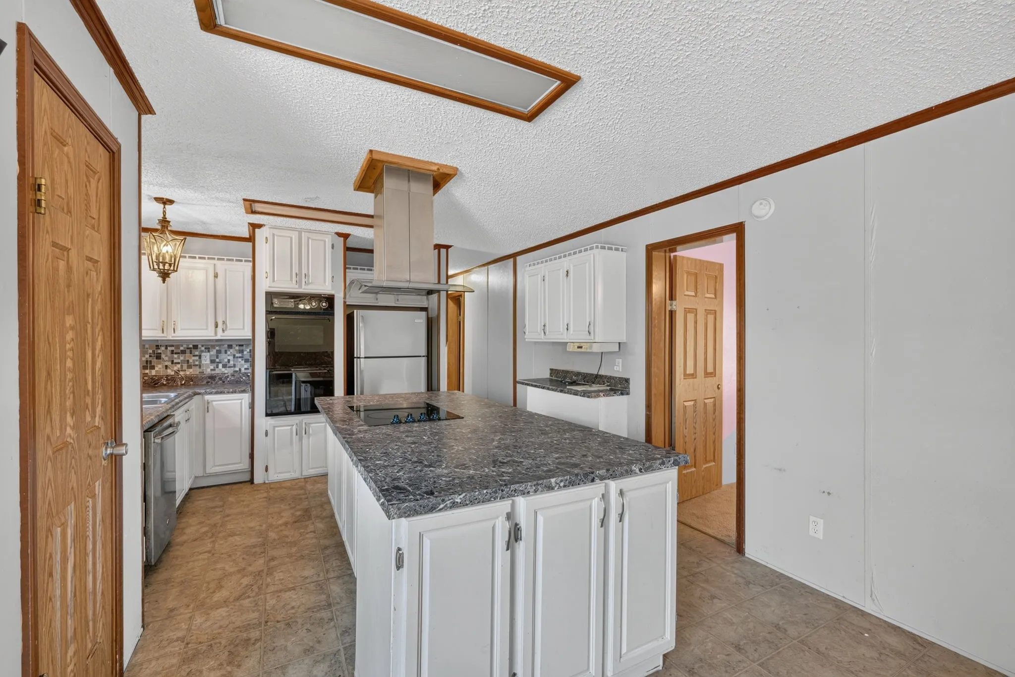 Mobile Home For Sale in Palo Pinto County , 365 Dusty Trail, Mineral Wells, Texas 76067, 4 Bedroom, 2 Bathroom, 2 Garage spaces, 2,128 Sqft, built in 1994, mls#21360480, Real Estate Agent in Mineral Wells, Homes For Sale in Palo Pinto county, Homes For Sale in Mineral Wells, Realtor in Mineral Wells Texas, Real Estate Brokerage Independent Realty Texas, Luminita Cordes Realtor